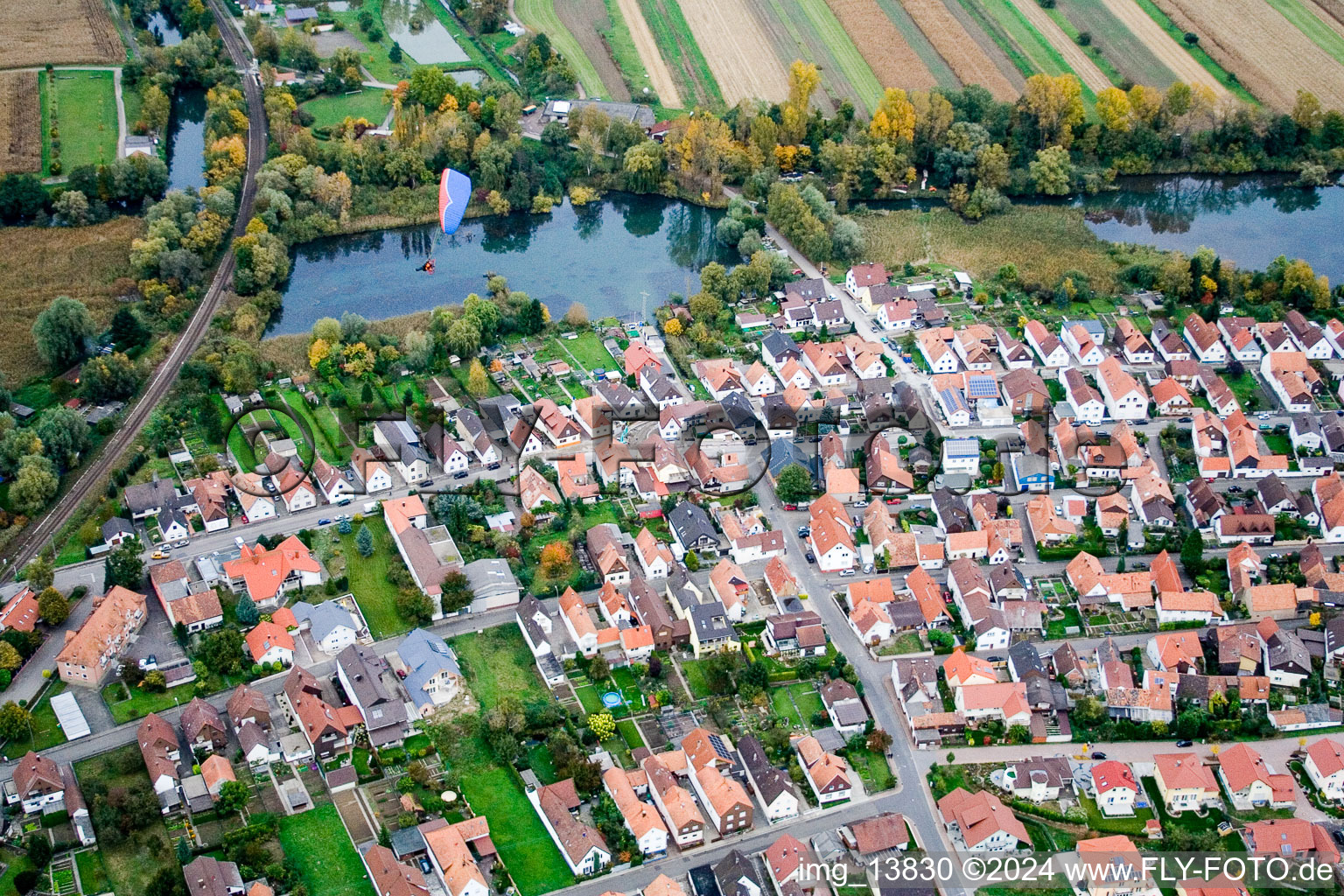 Vue du village (Palatinat) à Berg dans le département Rhénanie-Palatinat, Allemagne d'en haut