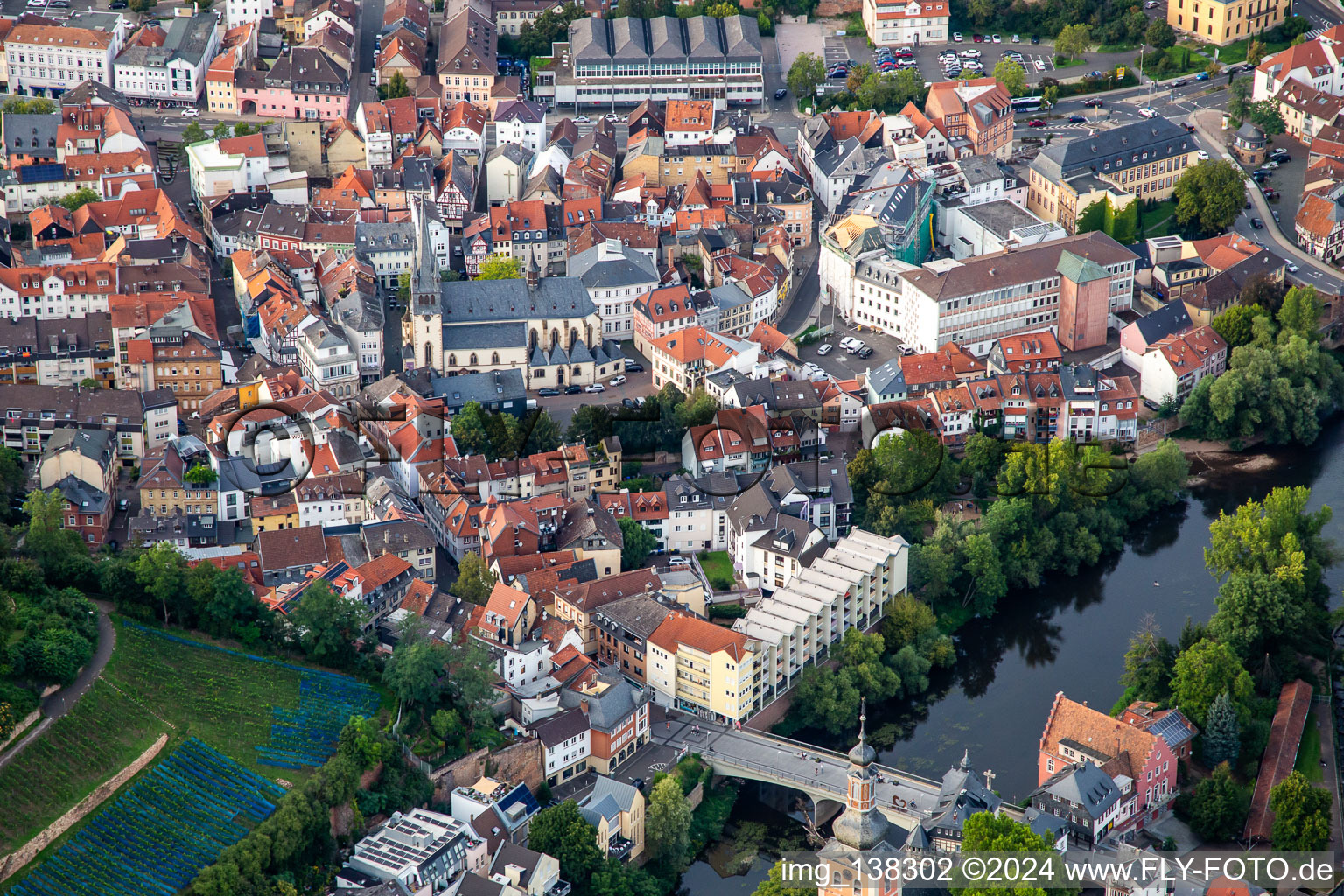 Vue aérienne de Nouveau pont de la Nahe à Bad Kreuznach dans le département Rhénanie-Palatinat, Allemagne