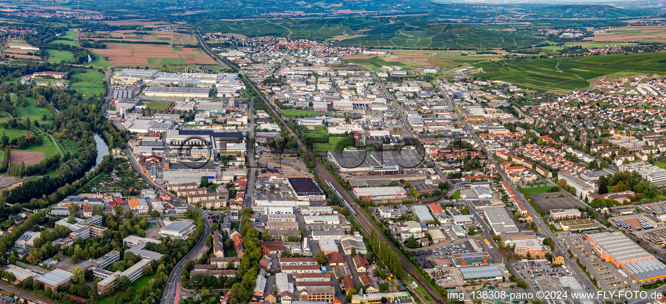 Vue aérienne de Zone commerciale Panorama Nord à Bad Kreuznach dans le département Rhénanie-Palatinat, Allemagne