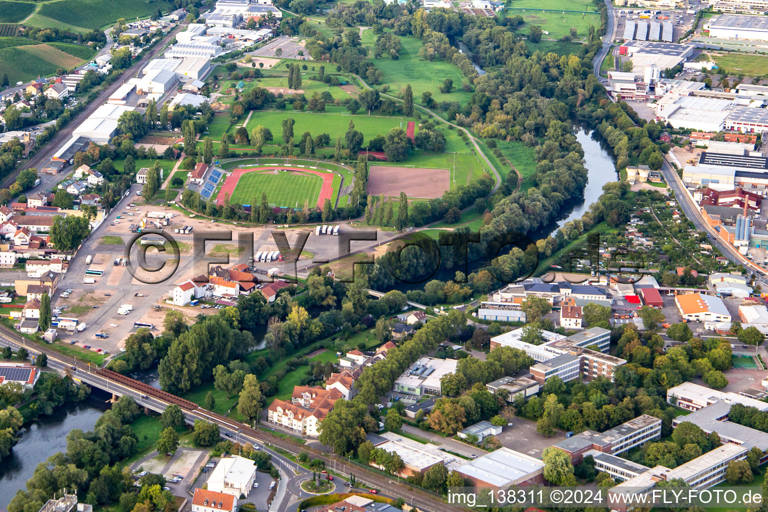 Vue aérienne de Stade Friedrich Moebus à Bad Kreuznach dans le département Rhénanie-Palatinat, Allemagne