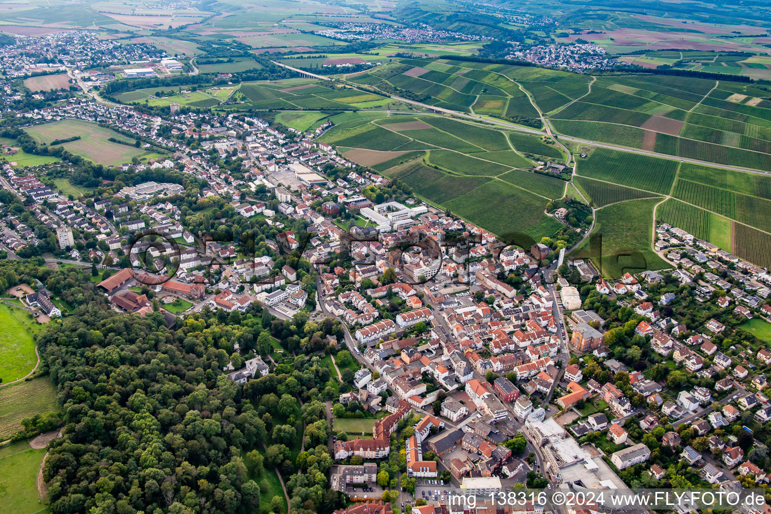 Vue aérienne de Rüdesheimer Straße depuis le sud-est à Bad Kreuznach dans le département Rhénanie-Palatinat, Allemagne