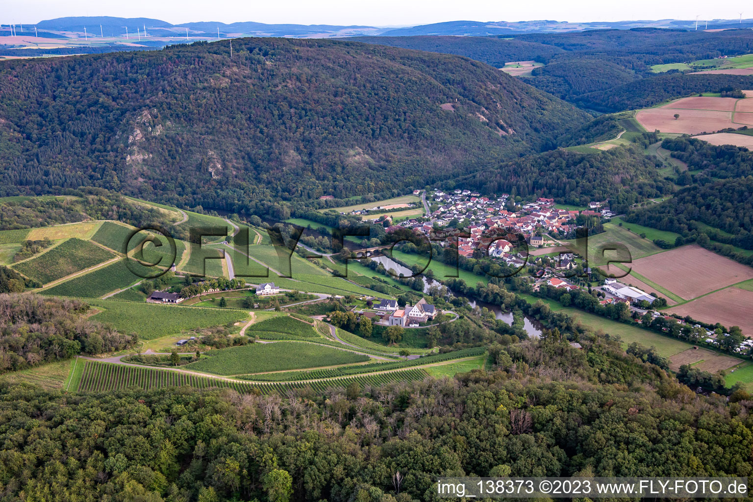 Photographie aérienne de Hôtel Gut Hermannsberg et administration du domaine Niederhausen Schlossböckelheim à Niederhausen dans le département Rhénanie-Palatinat, Allemagne