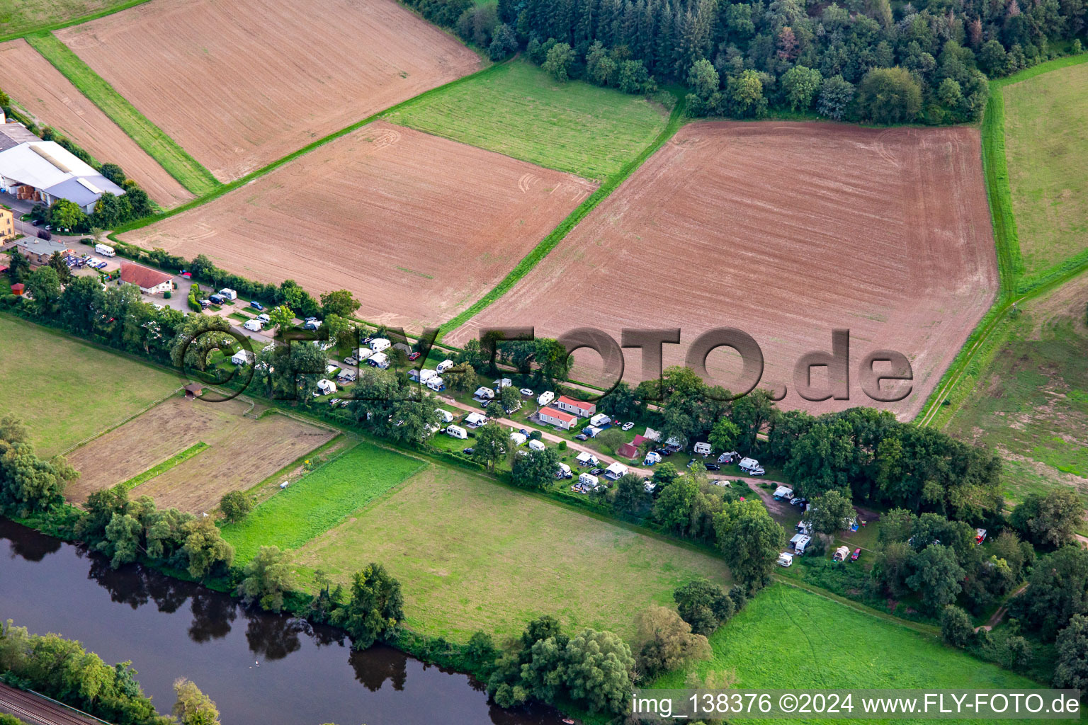 Vue aérienne de Camping Nahétal à le quartier Oberhausen in Oberhausen an der Nahe dans le département Rhénanie-Palatinat, Allemagne