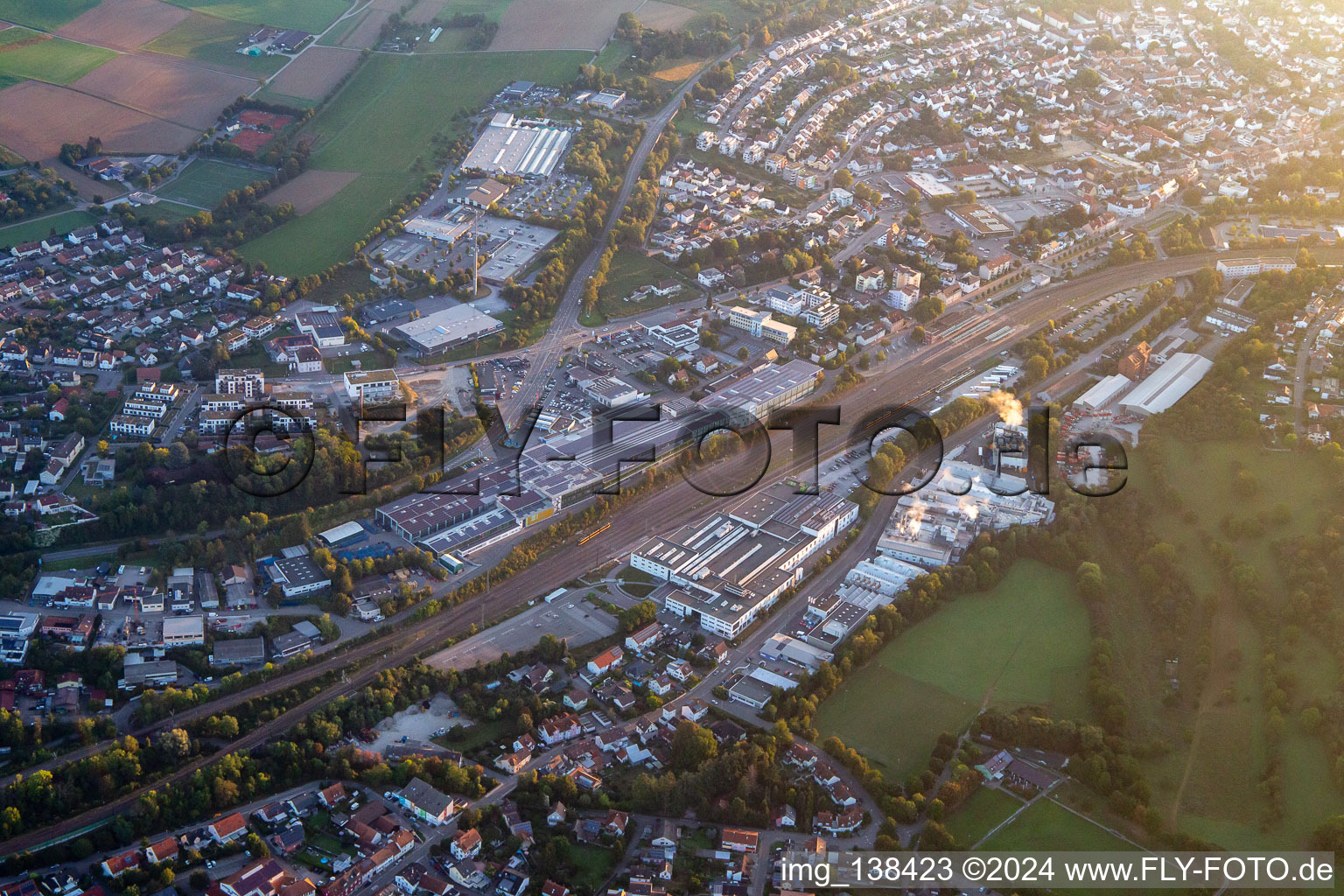 Vue aérienne de Zone industrielle Am Güterbahnhof, Bruckenfeldstrasse Rinkinger Strasse à Bretten dans le département Bade-Wurtemberg, Allemagne