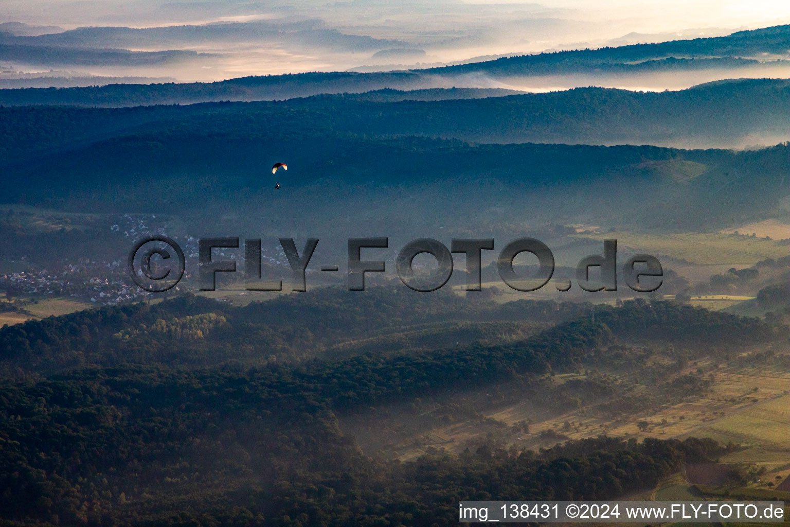 Vue aérienne de Tschai dans les airs sur son Triangle FAI de 347 km à le quartier Hohenklingen in Knittlingen dans le département Bade-Wurtemberg, Allemagne