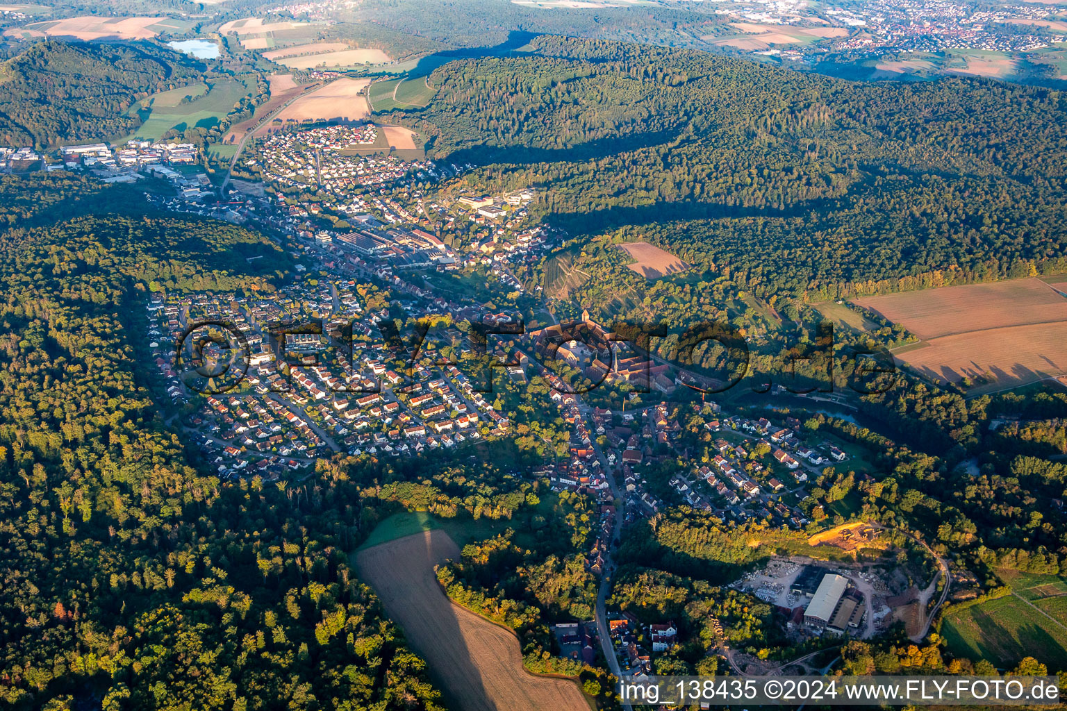 Vue aérienne de De l'est à Maulbronn dans le département Bade-Wurtemberg, Allemagne