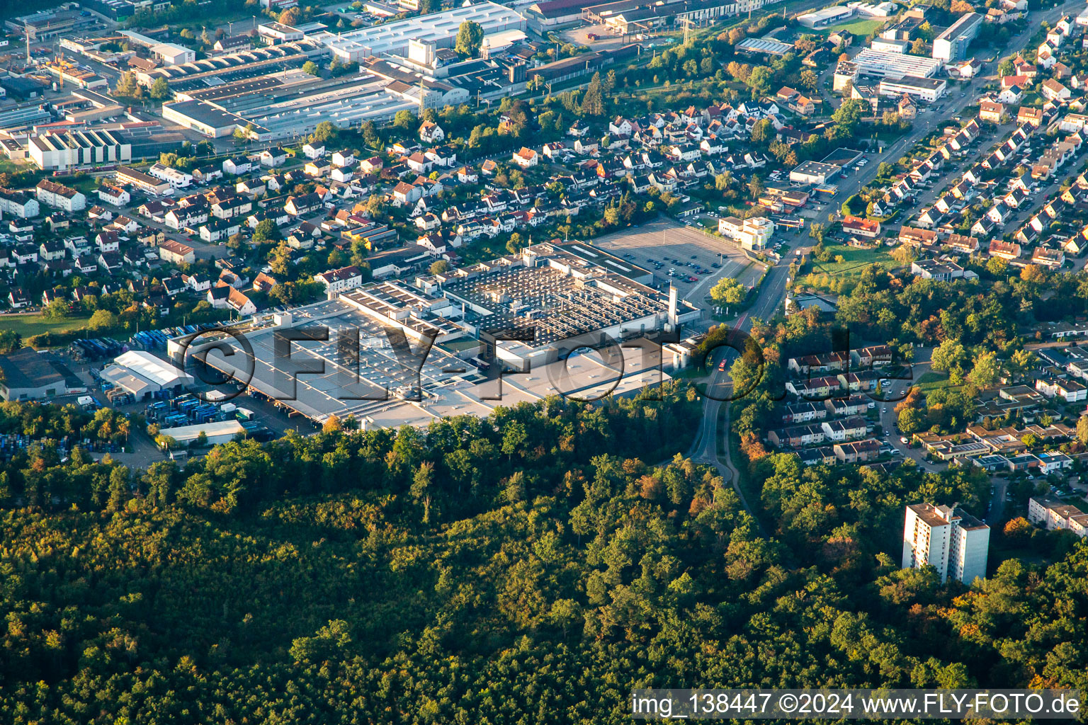 Vue aérienne de MAHLE Behr GmbH & Co. KG à Mühlacker dans le département Bade-Wurtemberg, Allemagne