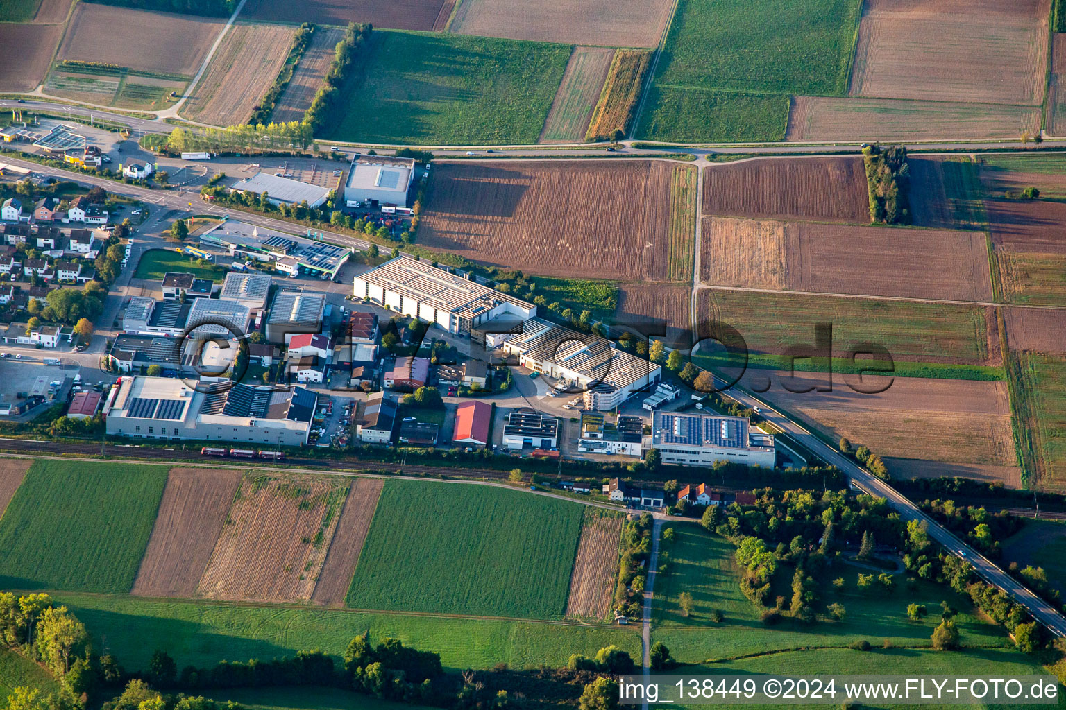 Vue aérienne de Winkel GmbH dans la zone industrielle Am Illinger Eck à Illingen dans le département Bade-Wurtemberg, Allemagne