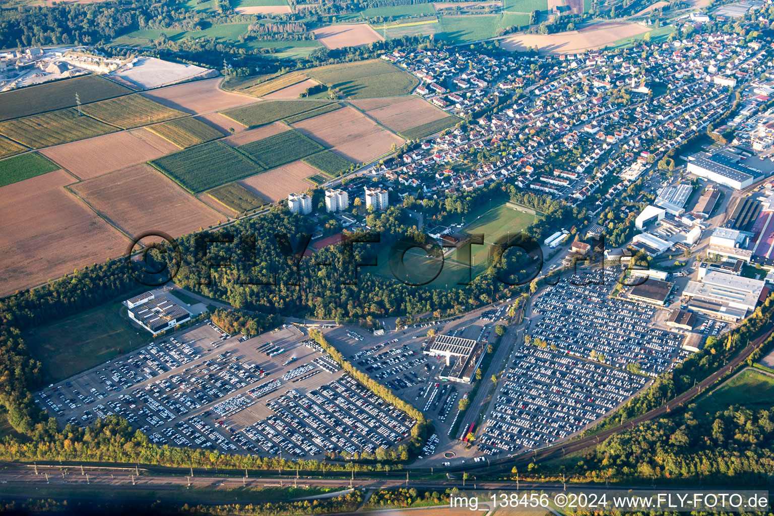 Photographie aérienne de Alfred Kärcher SE & Co. KG et MOSOLF Logistics & Services GmbH, succursale Illingen à Illingen dans le département Bade-Wurtemberg, Allemagne