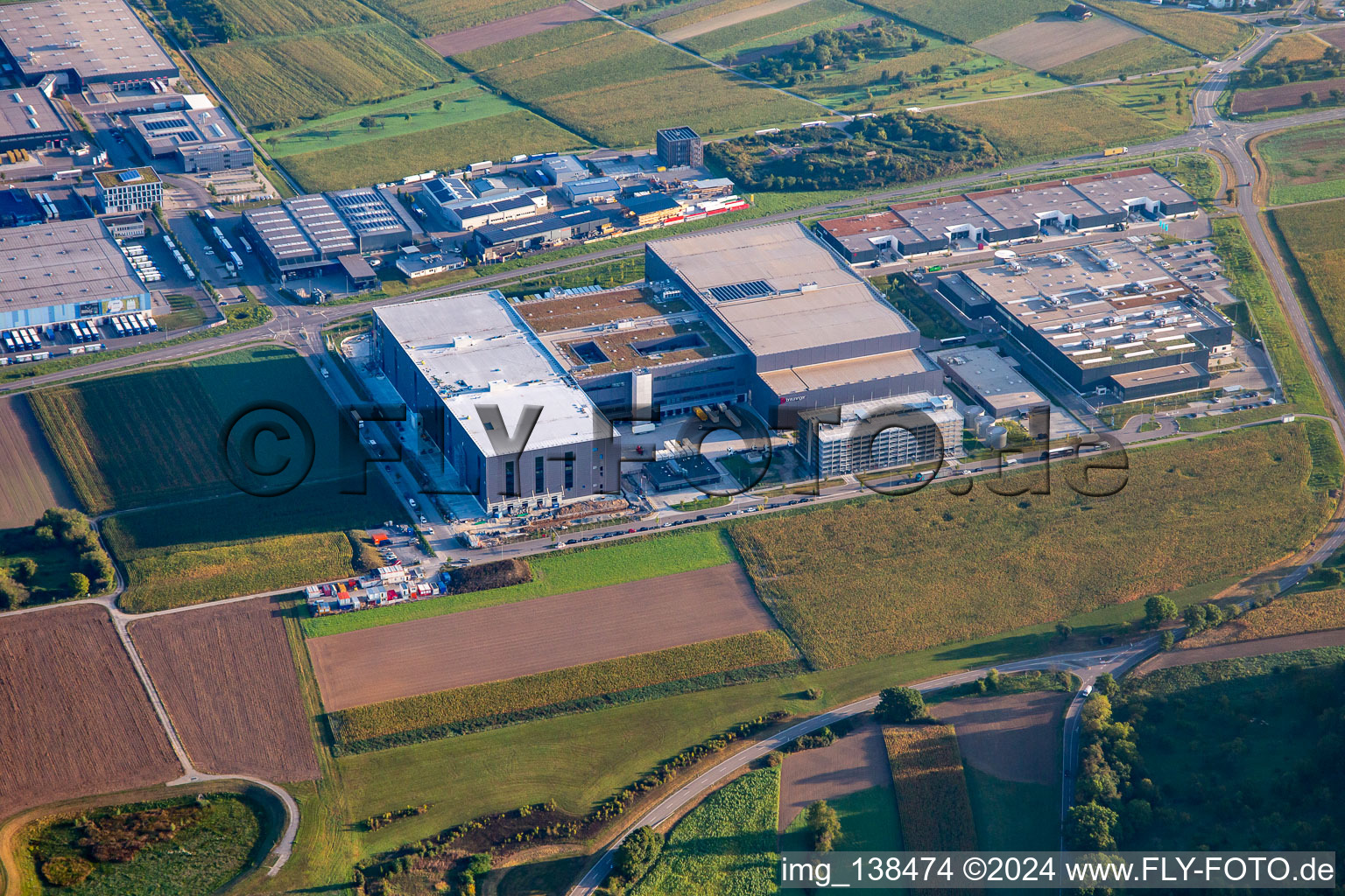 Vue aérienne de Breuninger Logistik Sachsenheim, Kmk Granit et DRÄXLMAIER Group Sachsenheim à le quartier Unterriexingen in Markgröningen dans le département Bade-Wurtemberg, Allemagne