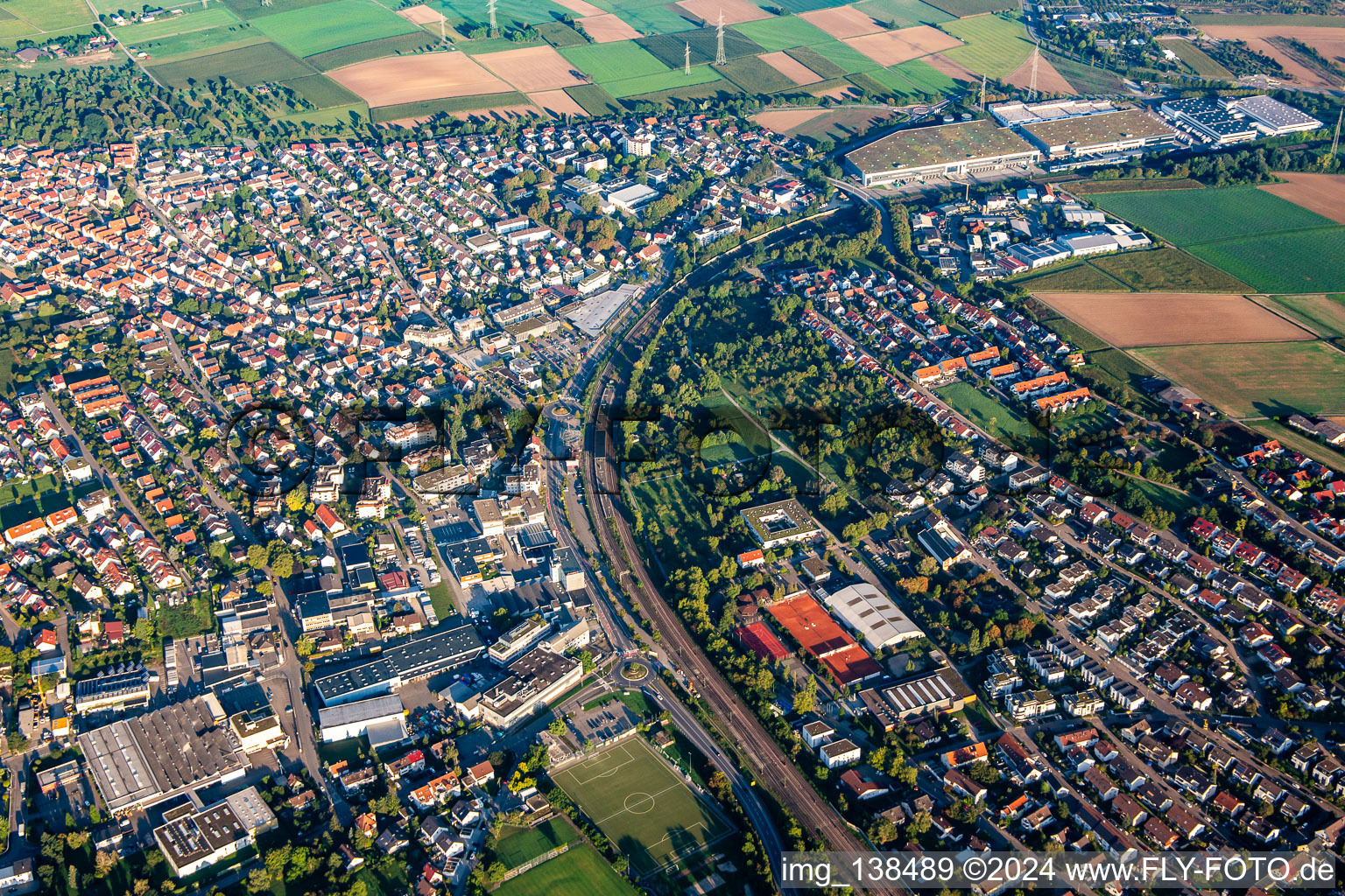 Vue aérienne de Du sud-est à Tamm dans le département Bade-Wurtemberg, Allemagne