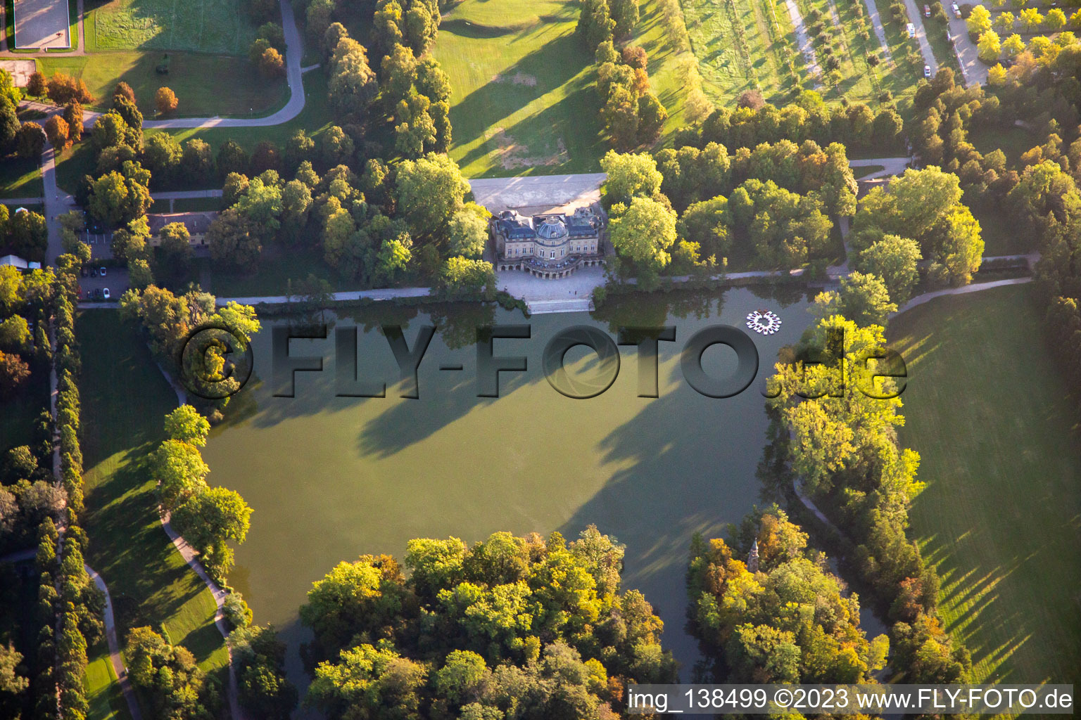 Vue aérienne de Domaine du château marin de Monrepos à le quartier Eglosheim in Ludwigsburg dans le département Bade-Wurtemberg, Allemagne