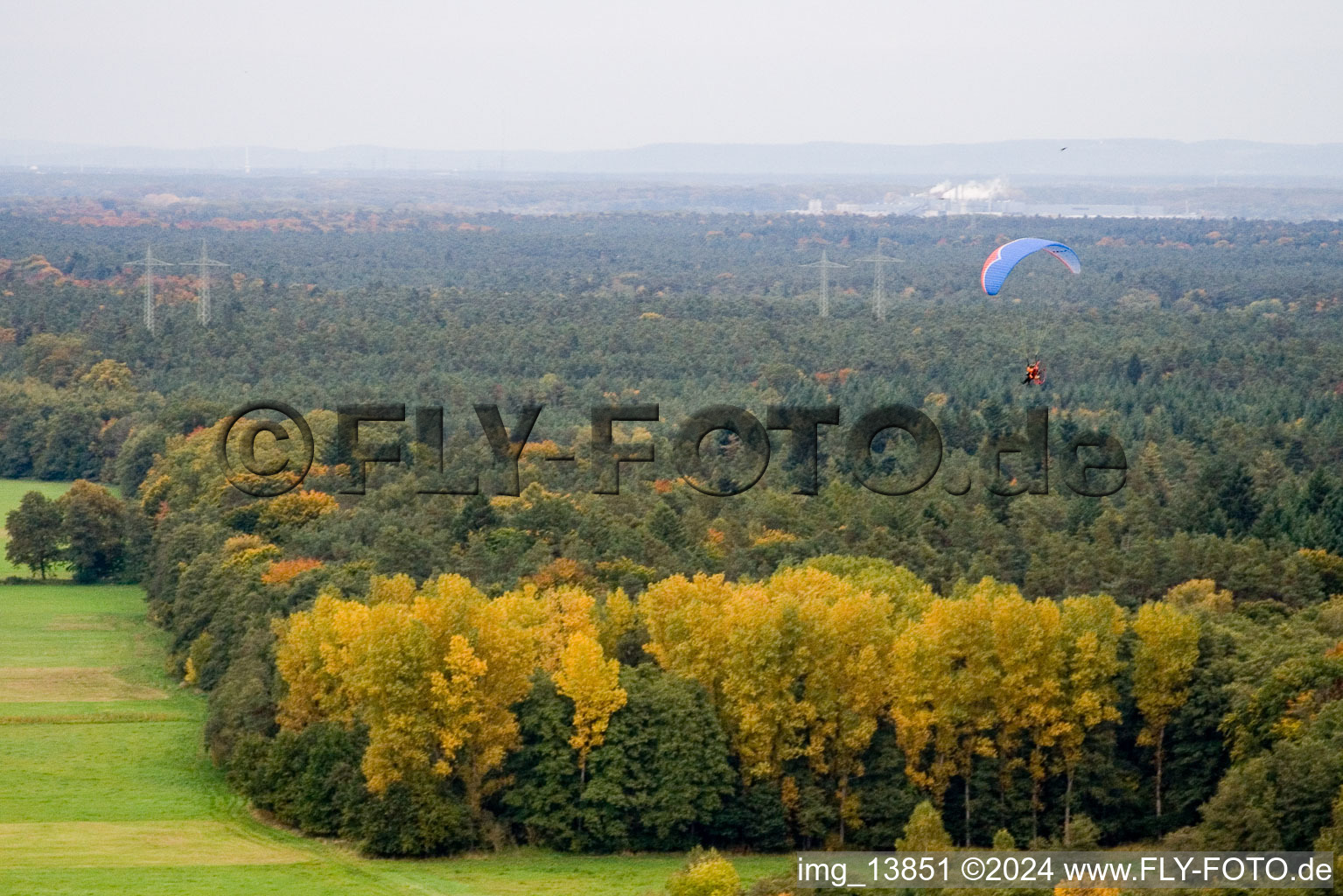 Vallée d'Otterbachtal à Minfeld dans le département Rhénanie-Palatinat, Allemagne depuis l'avion