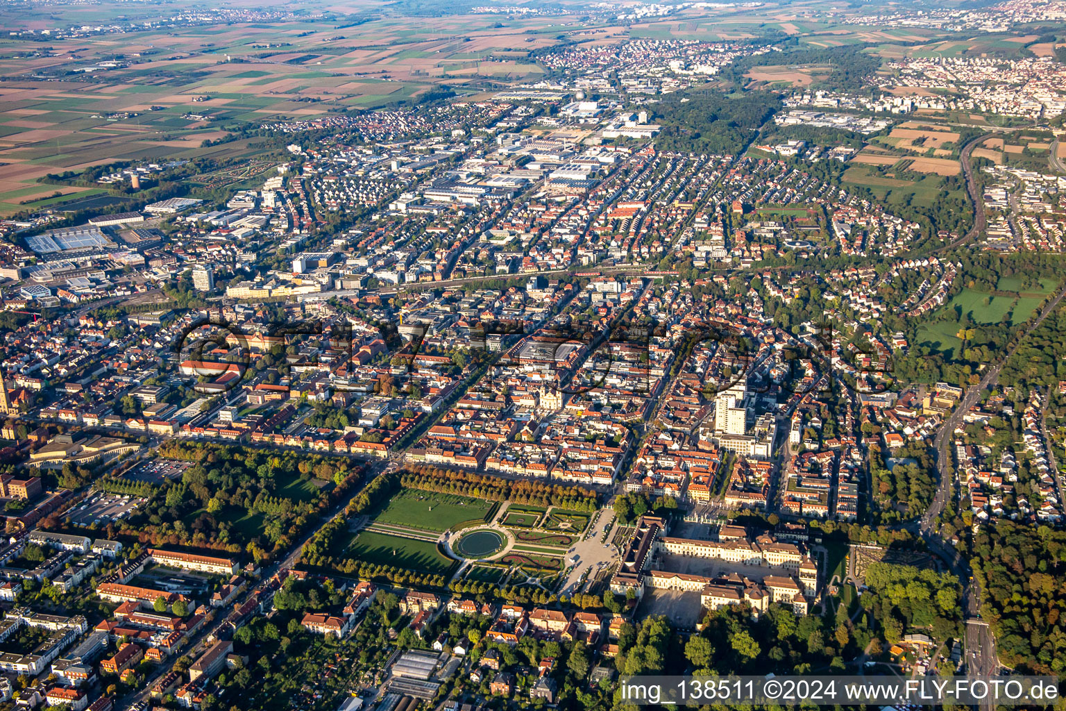 Vue aérienne de Du nord-est à Ludwigsburg dans le département Bade-Wurtemberg, Allemagne