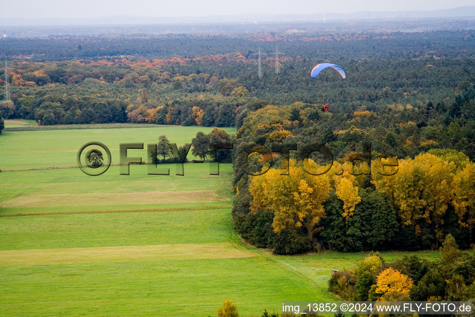 Vue d'oiseau de Vallée d'Otterbachtal à Minfeld dans le département Rhénanie-Palatinat, Allemagne