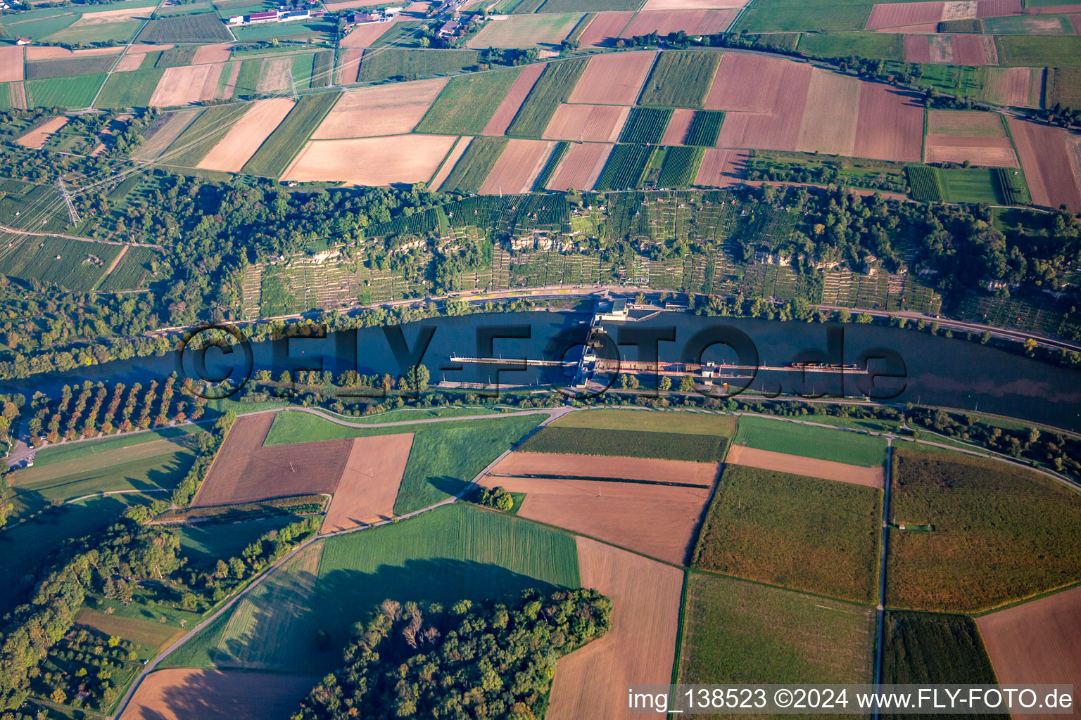 Vue aérienne de Serrure Poppenweiler à le quartier Neckarweihingen in Ludwigsburg dans le département Bade-Wurtemberg, Allemagne