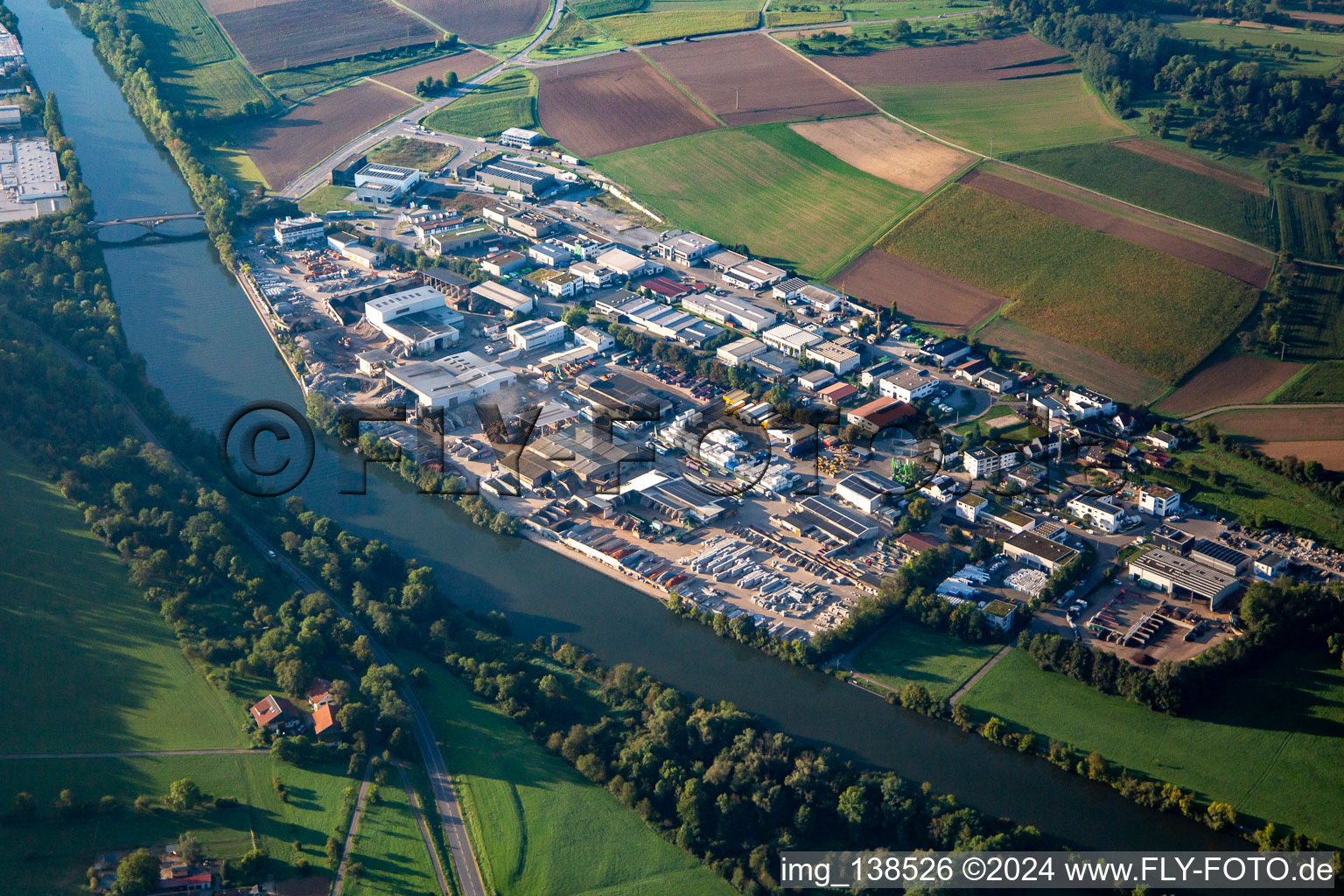 Vue aérienne de Apfl Granit GmbH dans la zone industrielle de Rainwiesen à le quartier Hochberg in Remseck am Neckar dans le département Bade-Wurtemberg, Allemagne