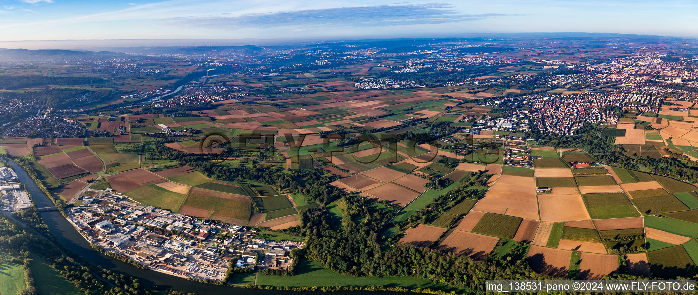 Vue aérienne de Neckar Panorama Oberwiesen à S à le quartier Oßweil in Ludwigsburg dans le département Bade-Wurtemberg, Allemagne