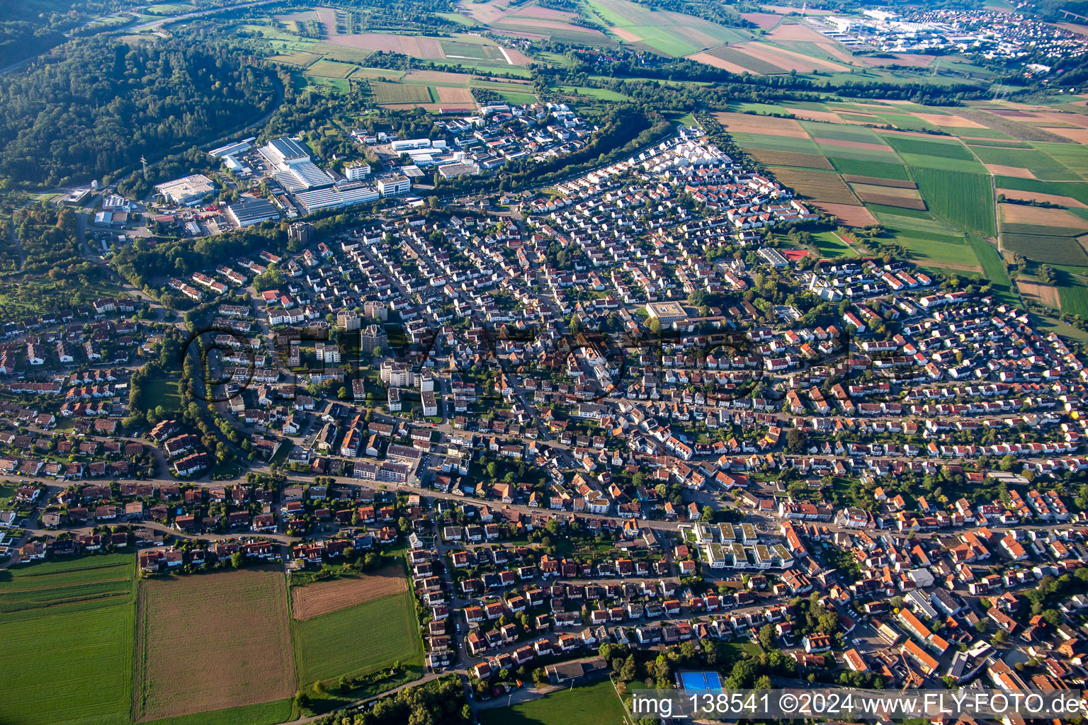 Vue aérienne de Du nord-est à Schwaikheim dans le département Bade-Wurtemberg, Allemagne