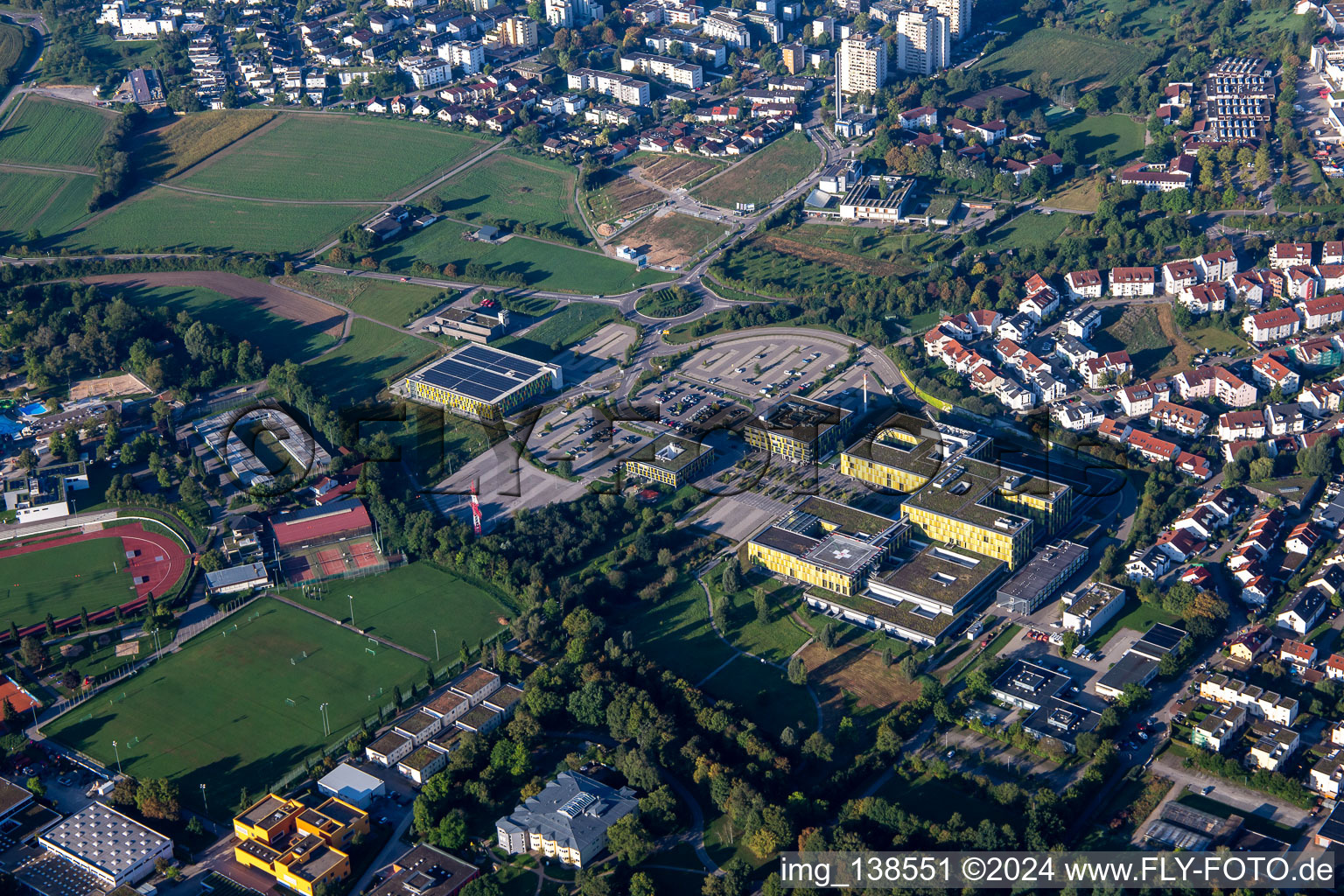 Vue aérienne de Cliniques Rems Murr et AWO Kinderhaus Zipfelbach à Winnenden dans le département Bade-Wurtemberg, Allemagne