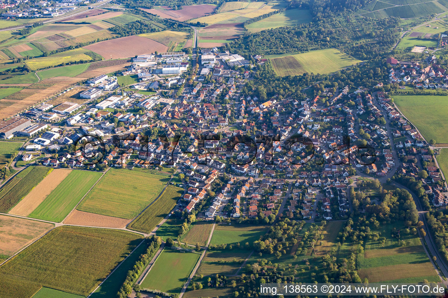 Vue aérienne de Du sud à le quartier Hertmannsweiler in Winnenden dans le département Bade-Wurtemberg, Allemagne