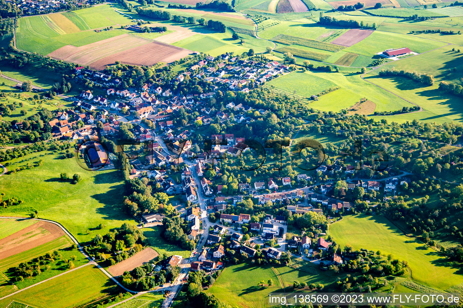 Vue aérienne de Quartier Heutensbach in Allmersbach im Tal dans le département Bade-Wurtemberg, Allemagne