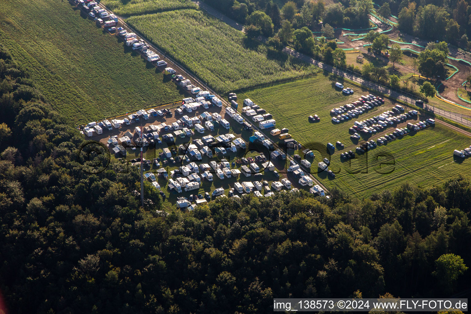 Photographie aérienne de 61e CHAMPIONNAT DU MONDE FIM SIDECARCROSS de motocross Rudersberger Sidecar 2023 du MSC Wieslauftal eV Motocross à Rudersberg dans le département Bade-Wurtemberg, Allemagne