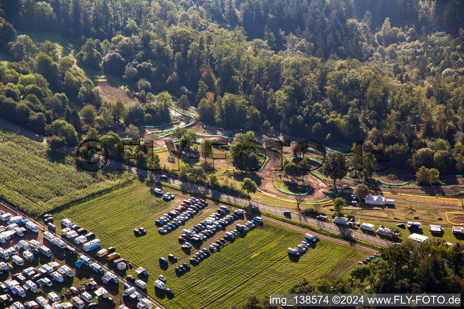 Vue oblique de 61e CHAMPIONNAT DU MONDE FIM SIDECARCROSS de motocross Rudersberger Sidecar 2023 du MSC Wieslauftal eV Motocross à le quartier Königsbronnhof in Rudersberg dans le département Bade-Wurtemberg, Allemagne