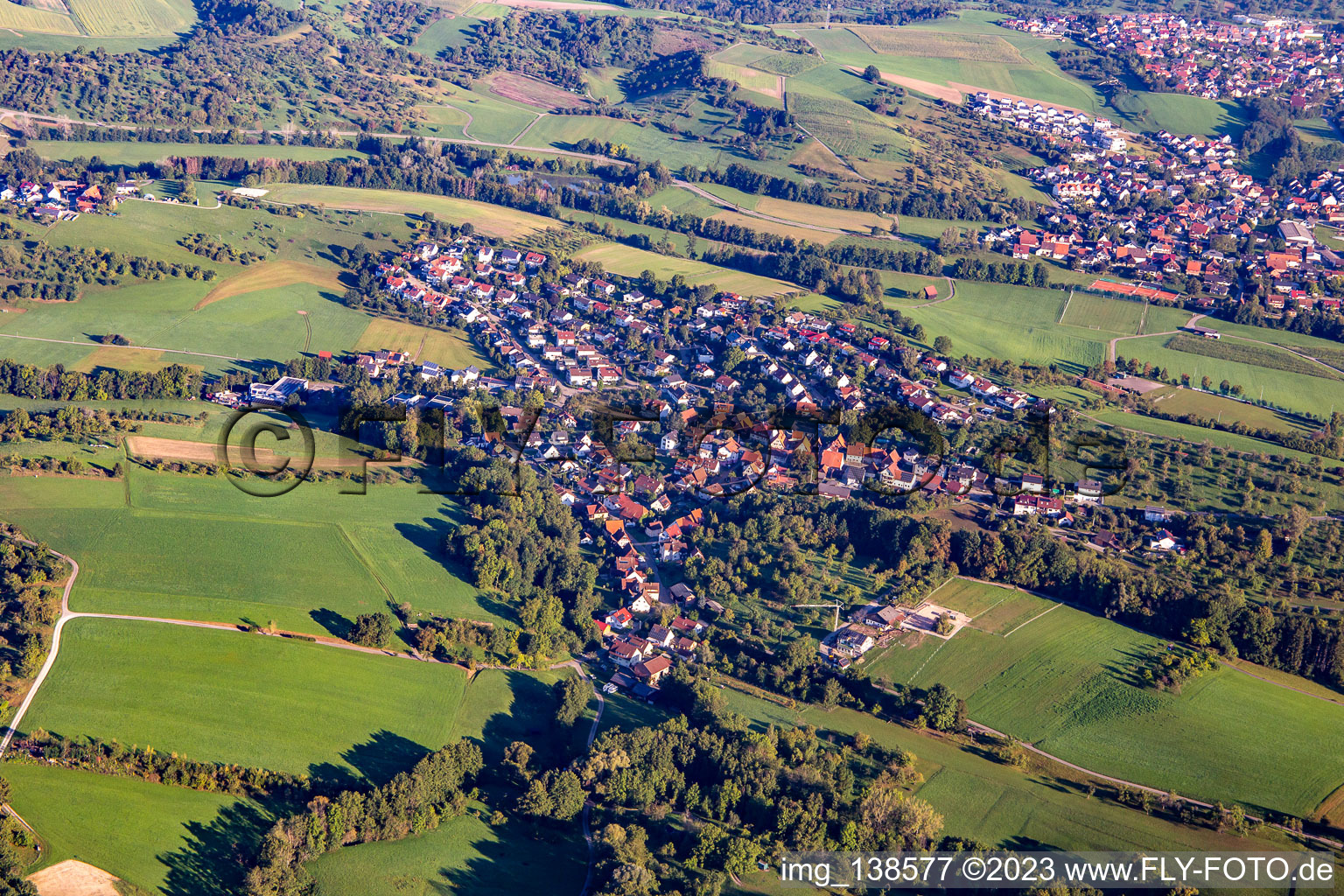 Vue aérienne de Du sud à le quartier Bruch in Weissach im Tal dans le département Bade-Wurtemberg, Allemagne