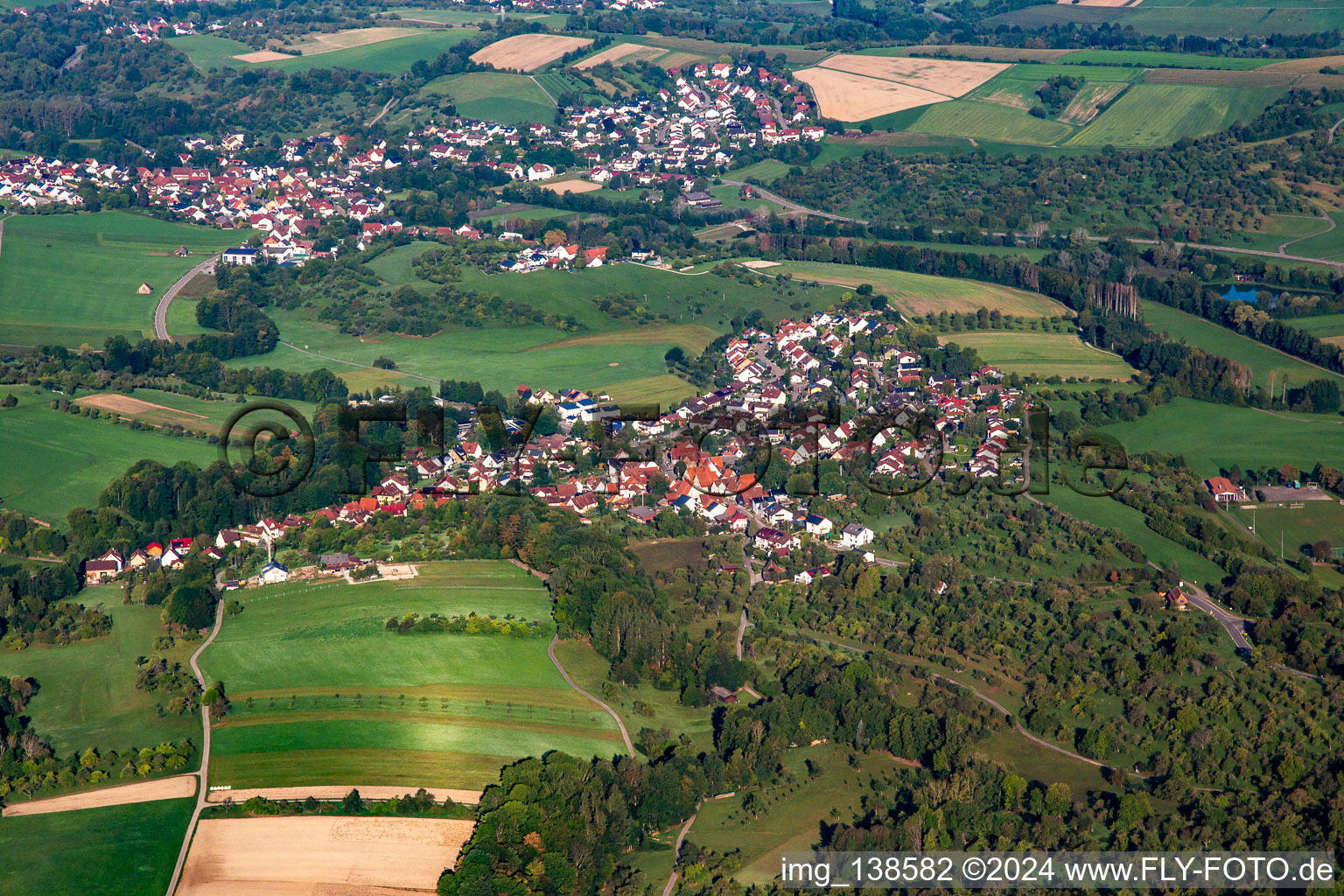 Vue aérienne de De l'est à le quartier Bruch in Weissach im Tal dans le département Bade-Wurtemberg, Allemagne