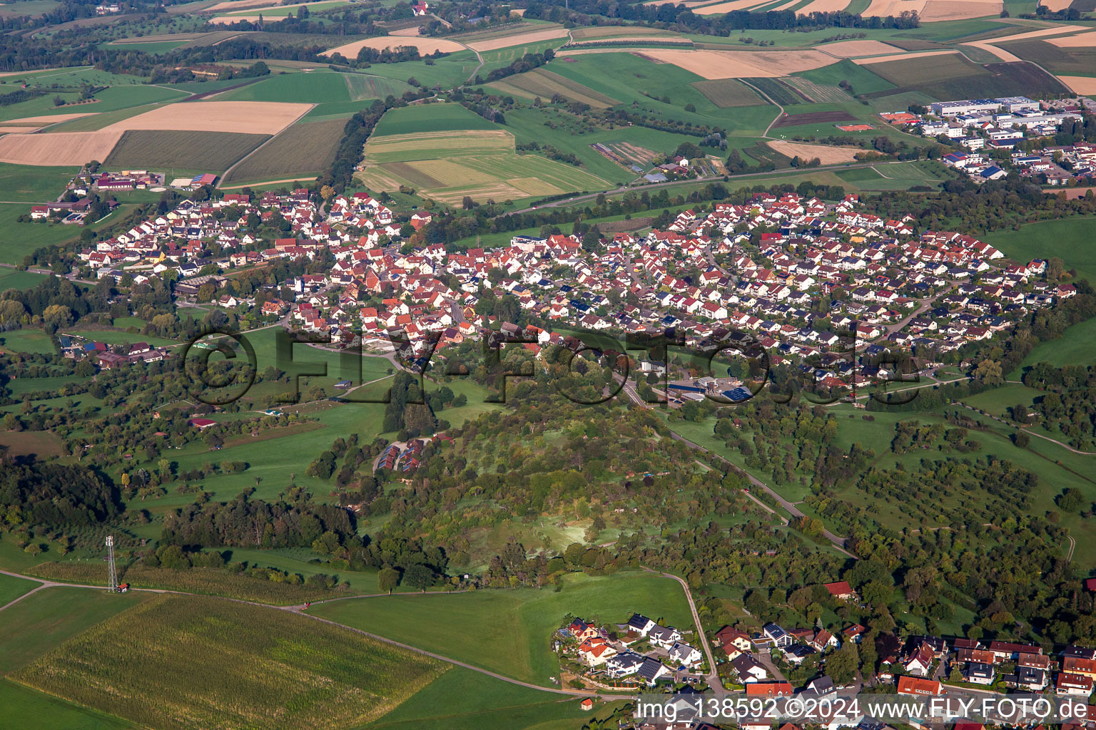 Vue aérienne de De l'est à le quartier Lippoldsweiler in Auenwald dans le département Bade-Wurtemberg, Allemagne