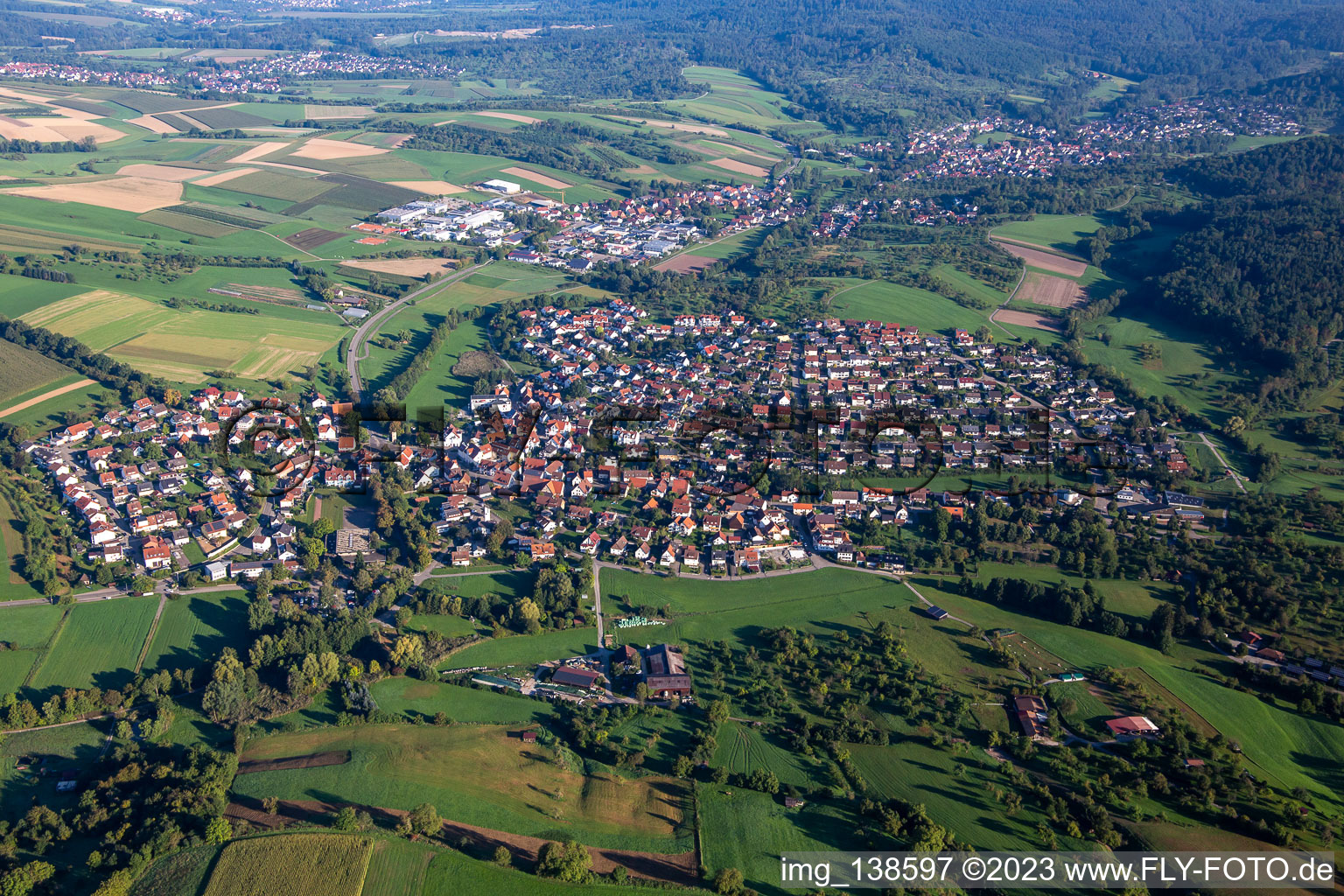 Vue aérienne de Quartier Unterbrüden in Auenwald dans le département Bade-Wurtemberg, Allemagne