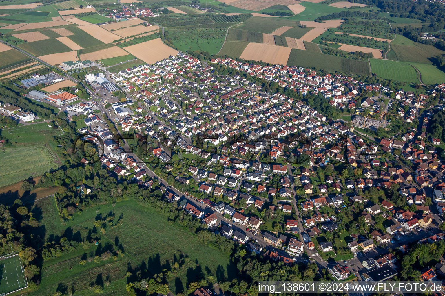 Vue aérienne de Du sud à le quartier Unterweissach in Weissach im Tal dans le département Bade-Wurtemberg, Allemagne