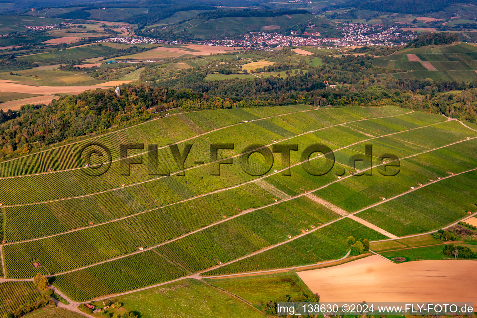 Vue aérienne de Vignoble Wunnenstein à le quartier Winzerhausen in Großbottwar dans le département Bade-Wurtemberg, Allemagne