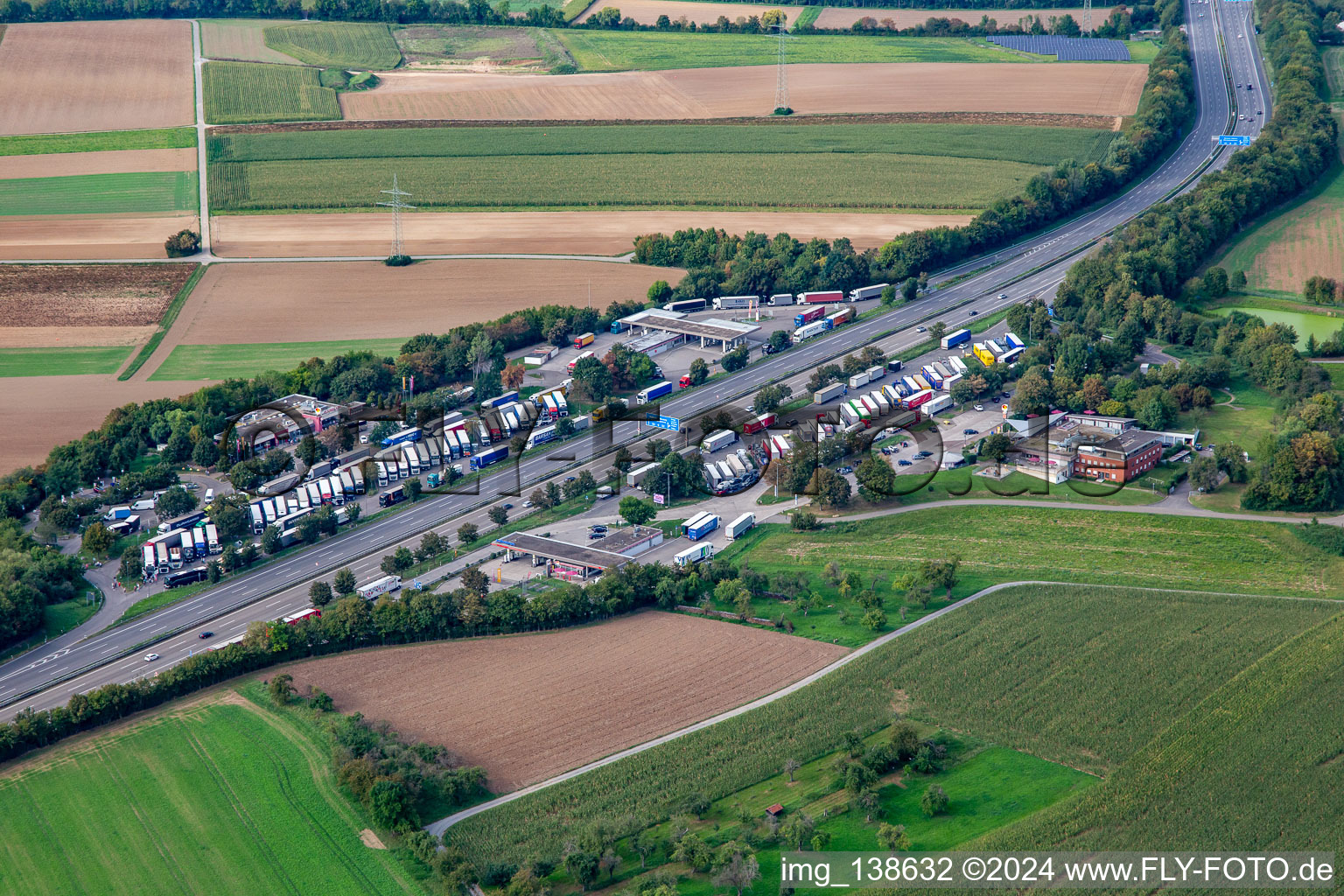 Vue aérienne de Aire de repos Wunnenstein de Serway à Ilsfeld dans le département Bade-Wurtemberg, Allemagne