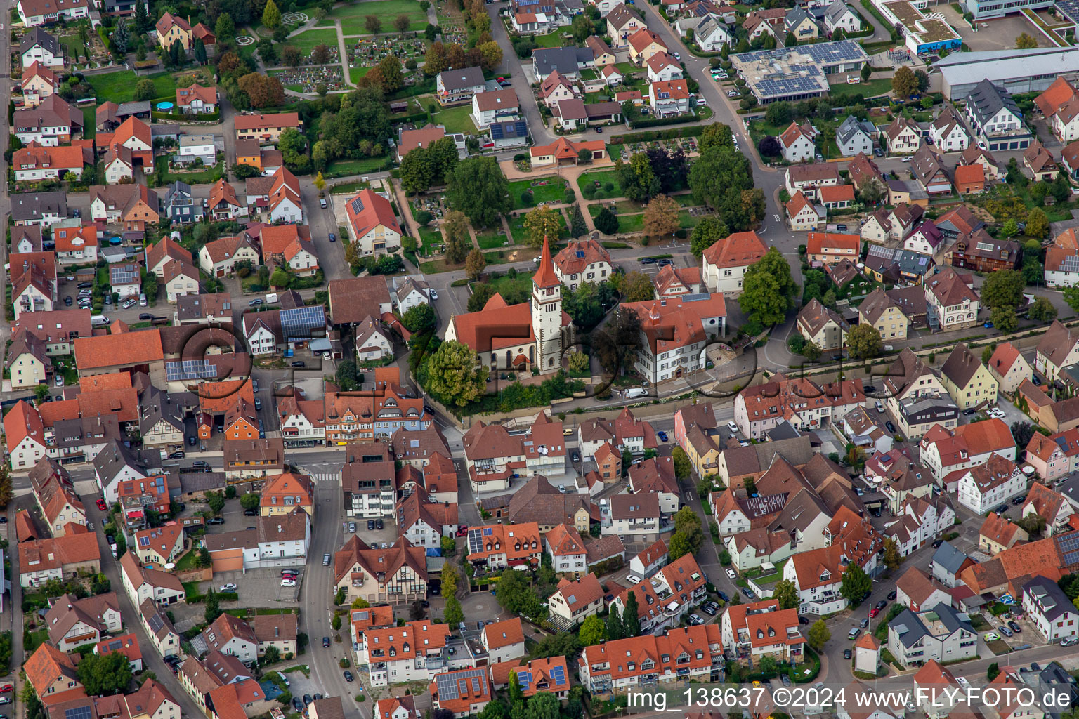 Vue aérienne de Église de Saint-Barthélemy Ilsfeld à Ilsfeld dans le département Bade-Wurtemberg, Allemagne