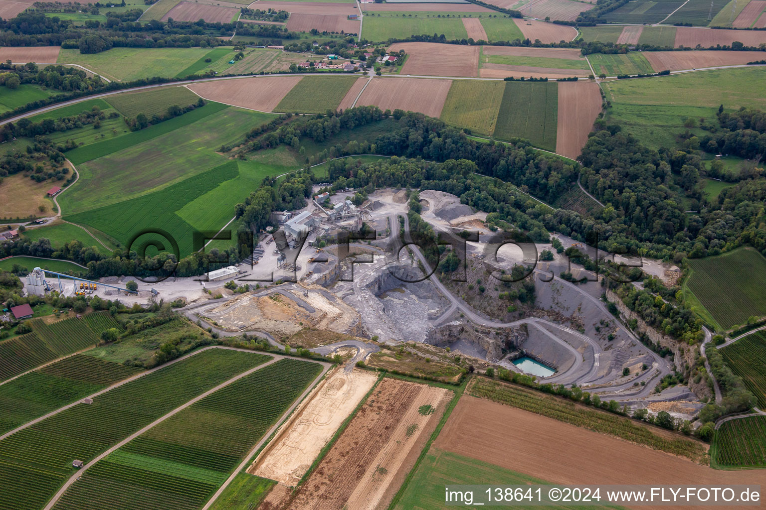 Vue aérienne de Usine bmk Steinbruchbetriebe GmbH & Co.KG Ilsfeld à le quartier Schozach in Ilsfeld dans le département Bade-Wurtemberg, Allemagne