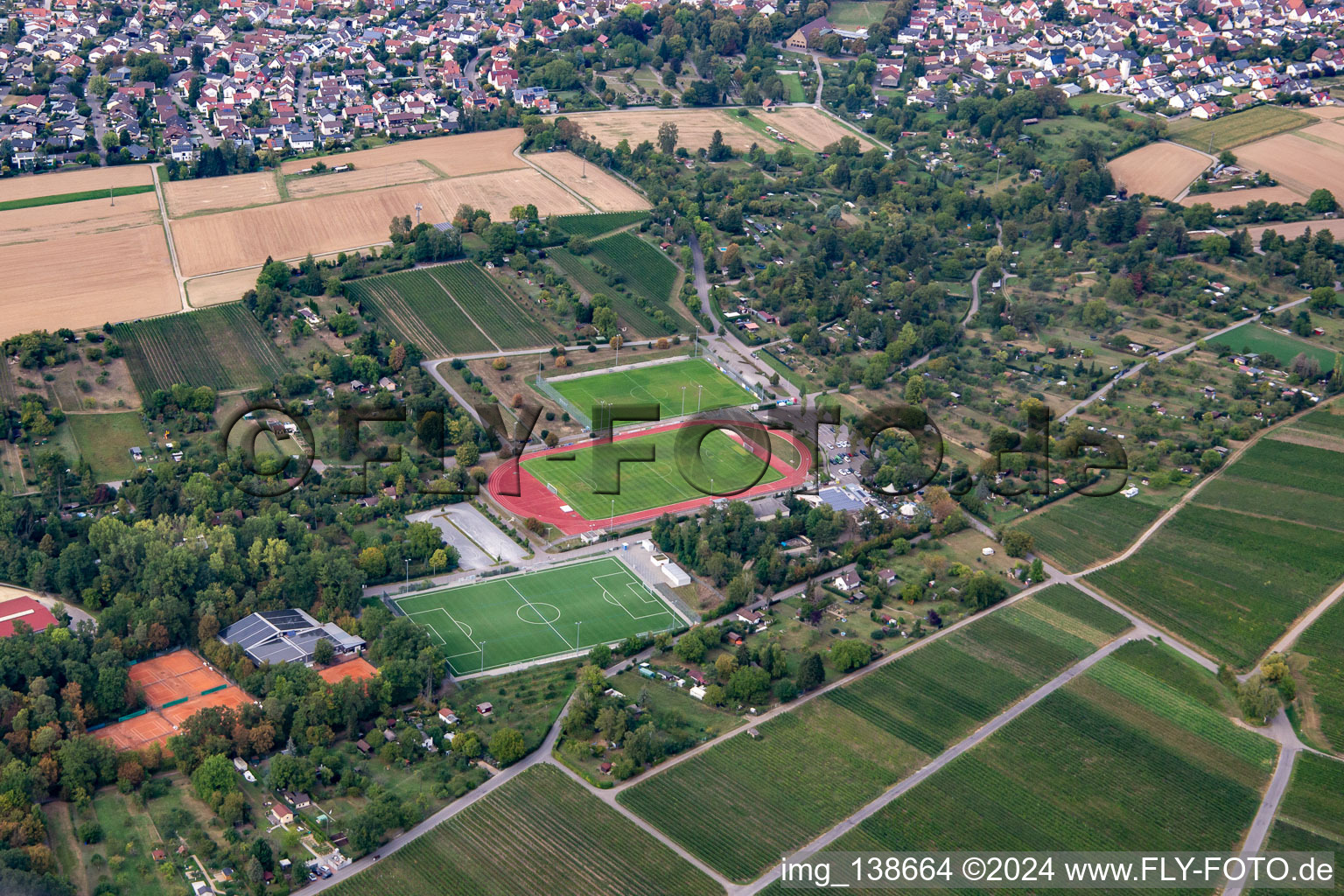 Vue aérienne de Club sportif Leingarten eV salle de tennis à le quartier Großgartach in Leingarten dans le département Bade-Wurtemberg, Allemagne