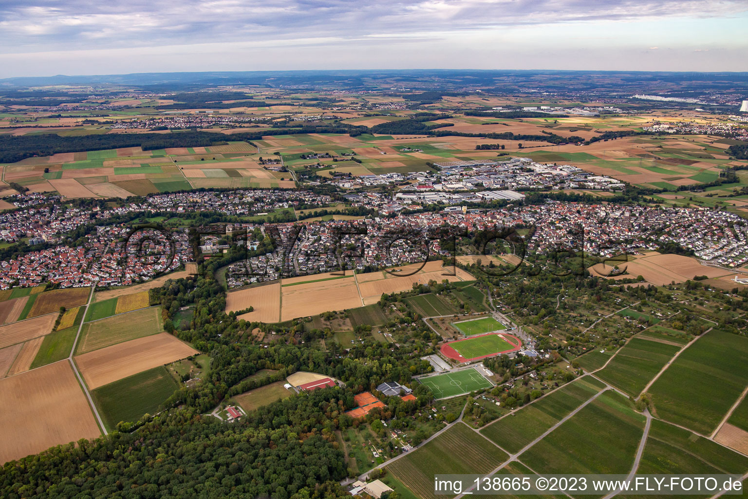 Vue aérienne de Du sud-ouest à le quartier Großgartach in Leingarten dans le département Bade-Wurtemberg, Allemagne