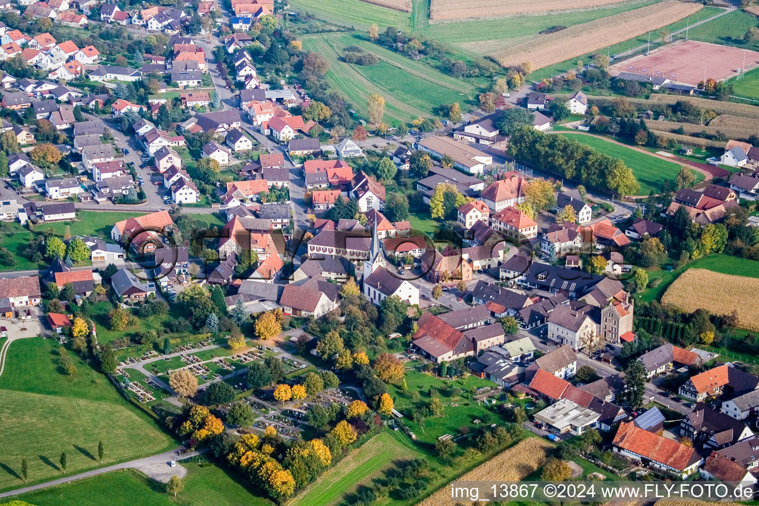 Vue aérienne de Vue sur le village à le quartier Legelshurst in Willstätt dans le département Bade-Wurtemberg, Allemagne