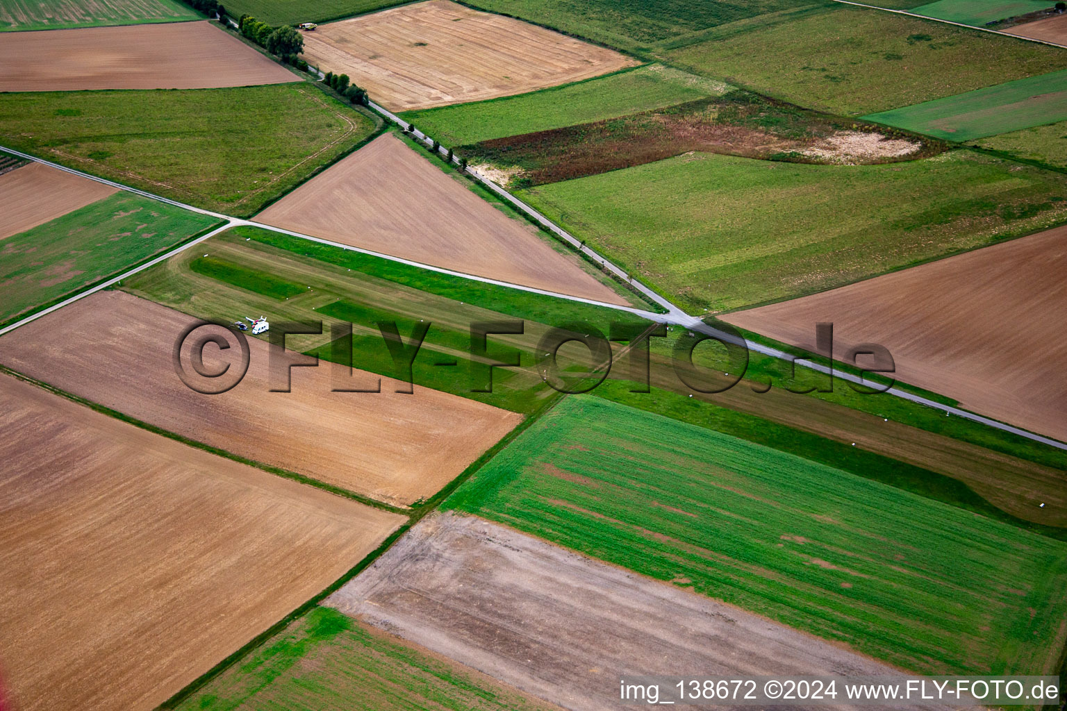 Vue aérienne de DE-0408 - Aérodrome Schwaigern/Stetten à le quartier Stetten am Heuchelberg in Schwaigern dans le département Bade-Wurtemberg, Allemagne