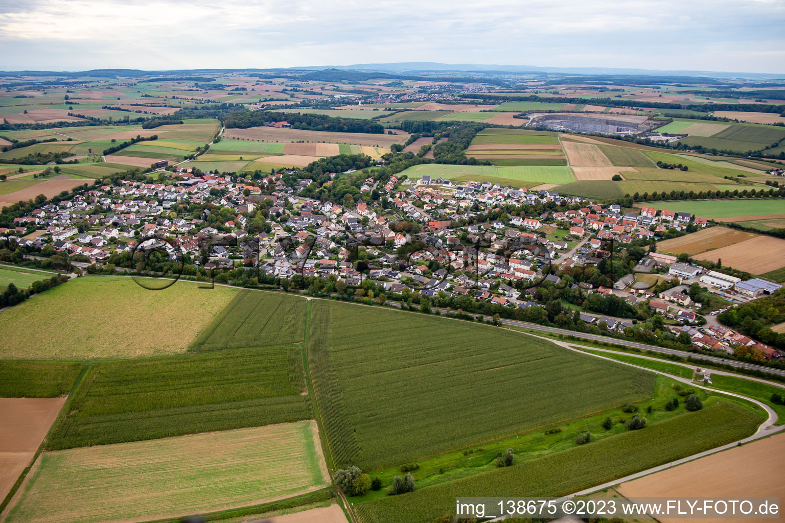 Vue aérienne de Du sud-ouest à le quartier Stebbach in Gemmingen dans le département Bade-Wurtemberg, Allemagne