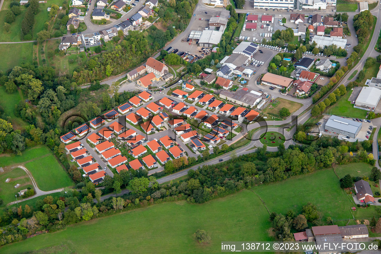 Vue aérienne de Ancien moulin 1-80 parc résidentiel Flehingen à le quartier Flehingen in Oberderdingen dans le département Bade-Wurtemberg, Allemagne