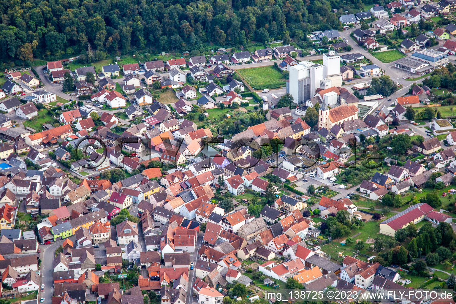 Vue aérienne de Frankmühle Hermann Frank eK à le quartier Neibsheim in Bretten dans le département Bade-Wurtemberg, Allemagne