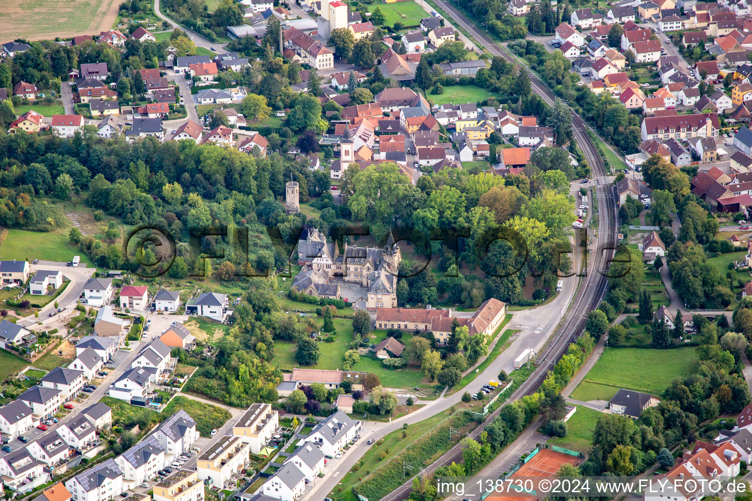 Vue aérienne de Nadine Schwarz, propriétaire du chien noir à Gondelsheim dans le département Bade-Wurtemberg, Allemagne