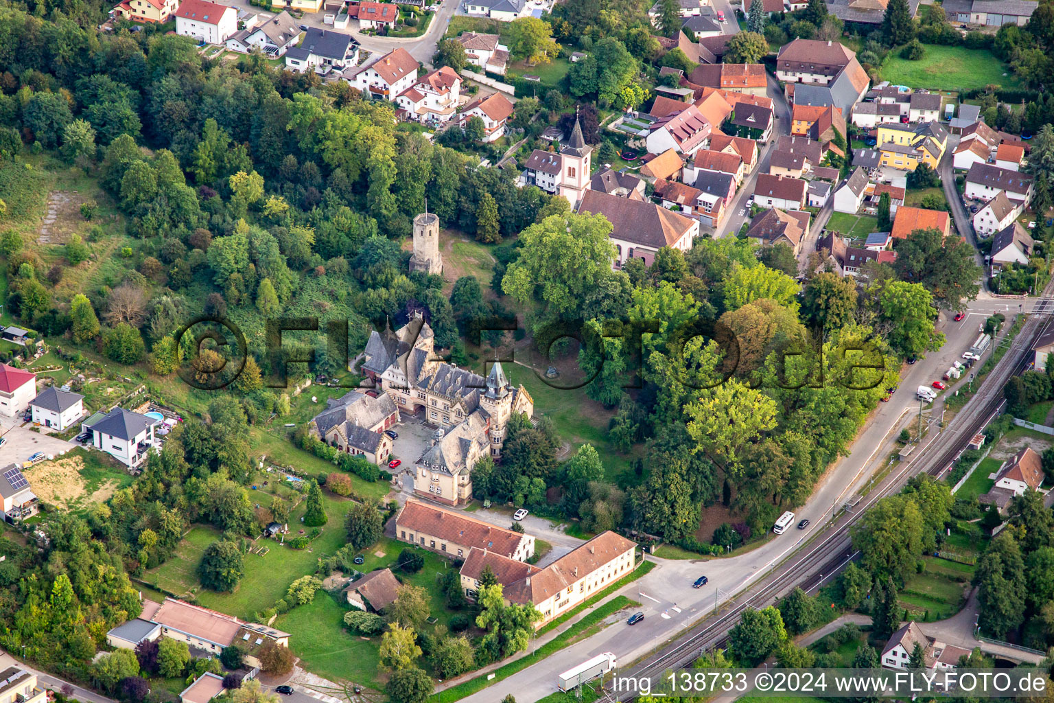 Vue aérienne de Nadine Schwarz, propriétaire du chien noir à Gondelsheim dans le département Bade-Wurtemberg, Allemagne