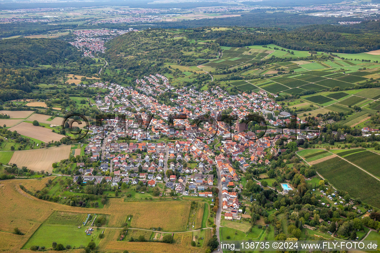 Vue aérienne de Du sud-est à le quartier Obergrombach in Bruchsal dans le département Bade-Wurtemberg, Allemagne