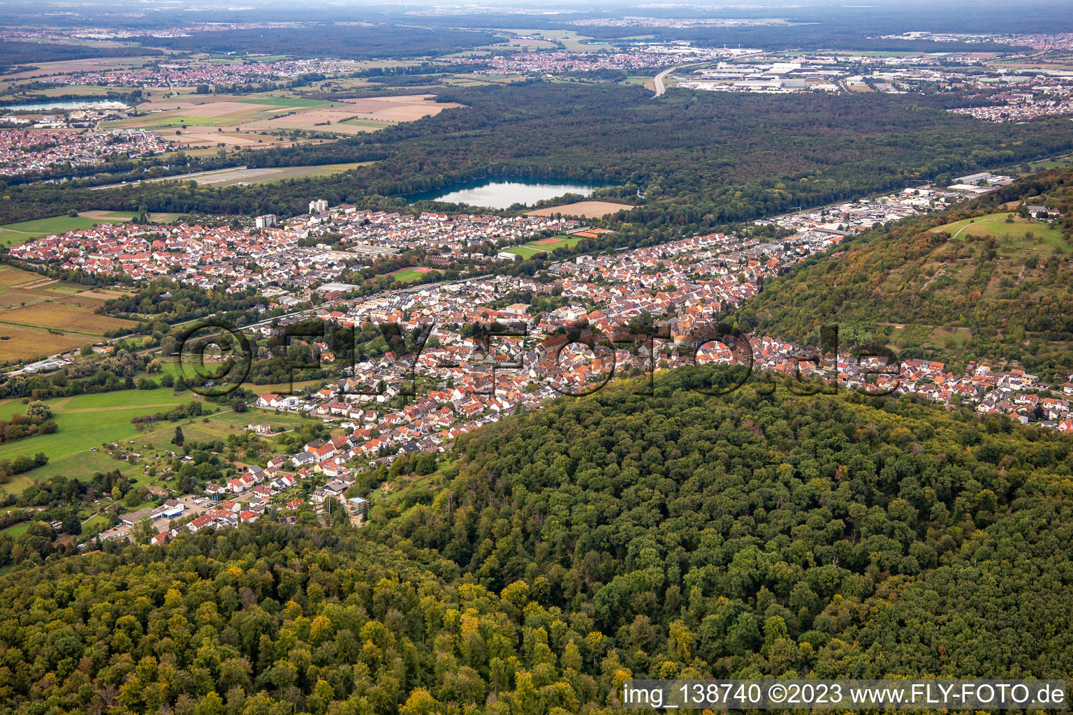Vue aérienne de Du sud-est à le quartier Untergrombach in Bruchsal dans le département Bade-Wurtemberg, Allemagne
