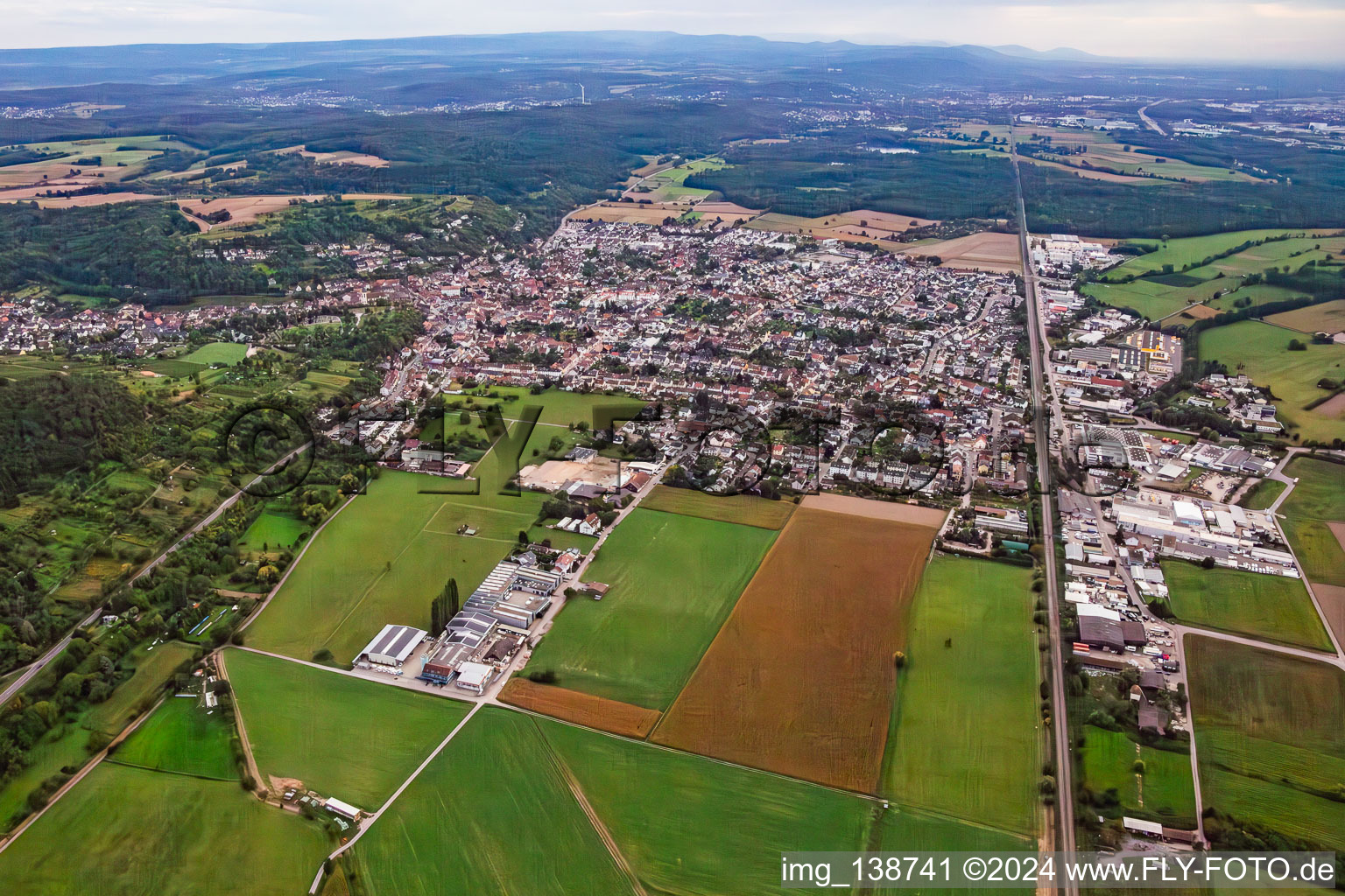 Vue aérienne de Du nord à Weingarten dans le département Bade-Wurtemberg, Allemagne