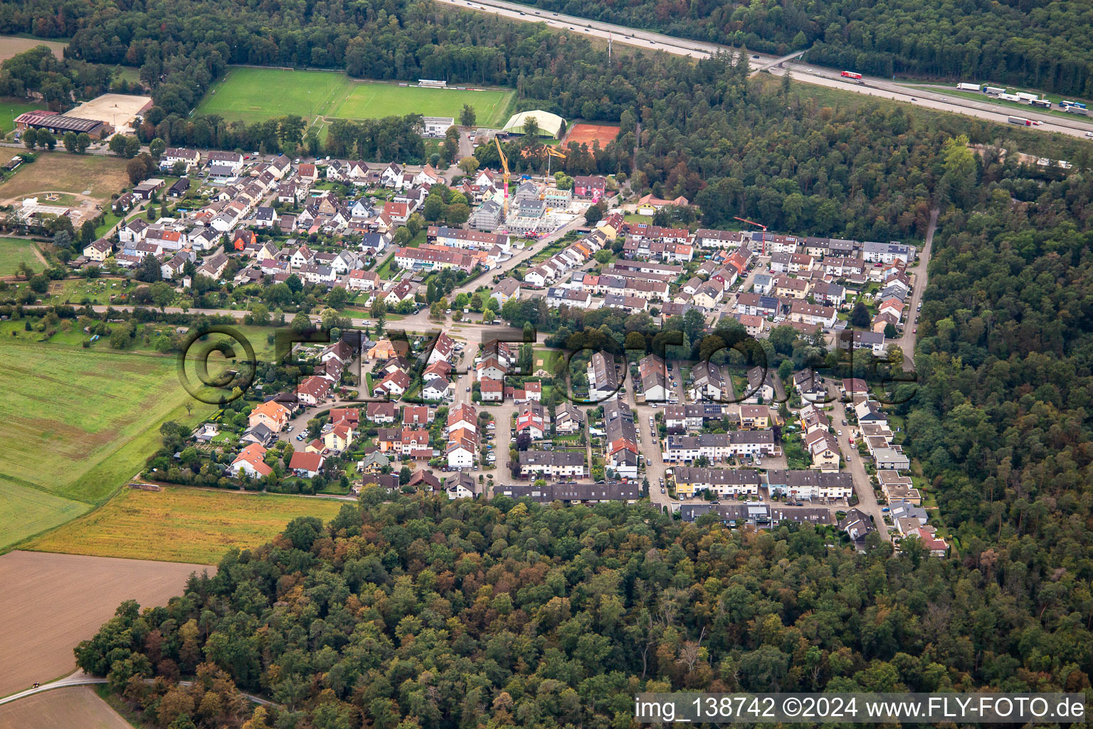 Vue aérienne de Pont forestier à Weingarten dans le département Bade-Wurtemberg, Allemagne